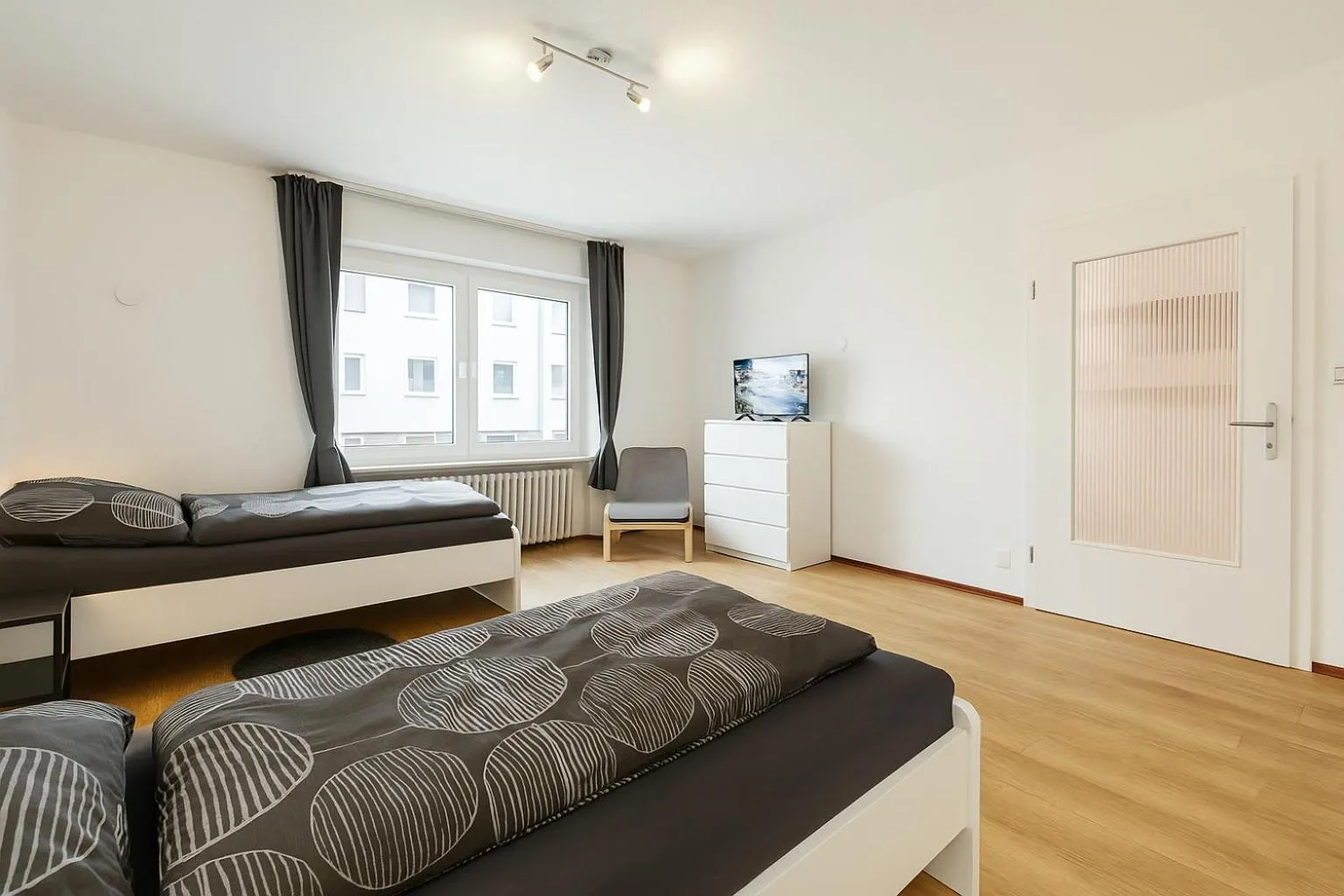VAZ Apartments Freiheit 1 für Monteure und Fachkräfte, Küche, Balkon, TV, WLAN, Parkplatz, Autobahnähe