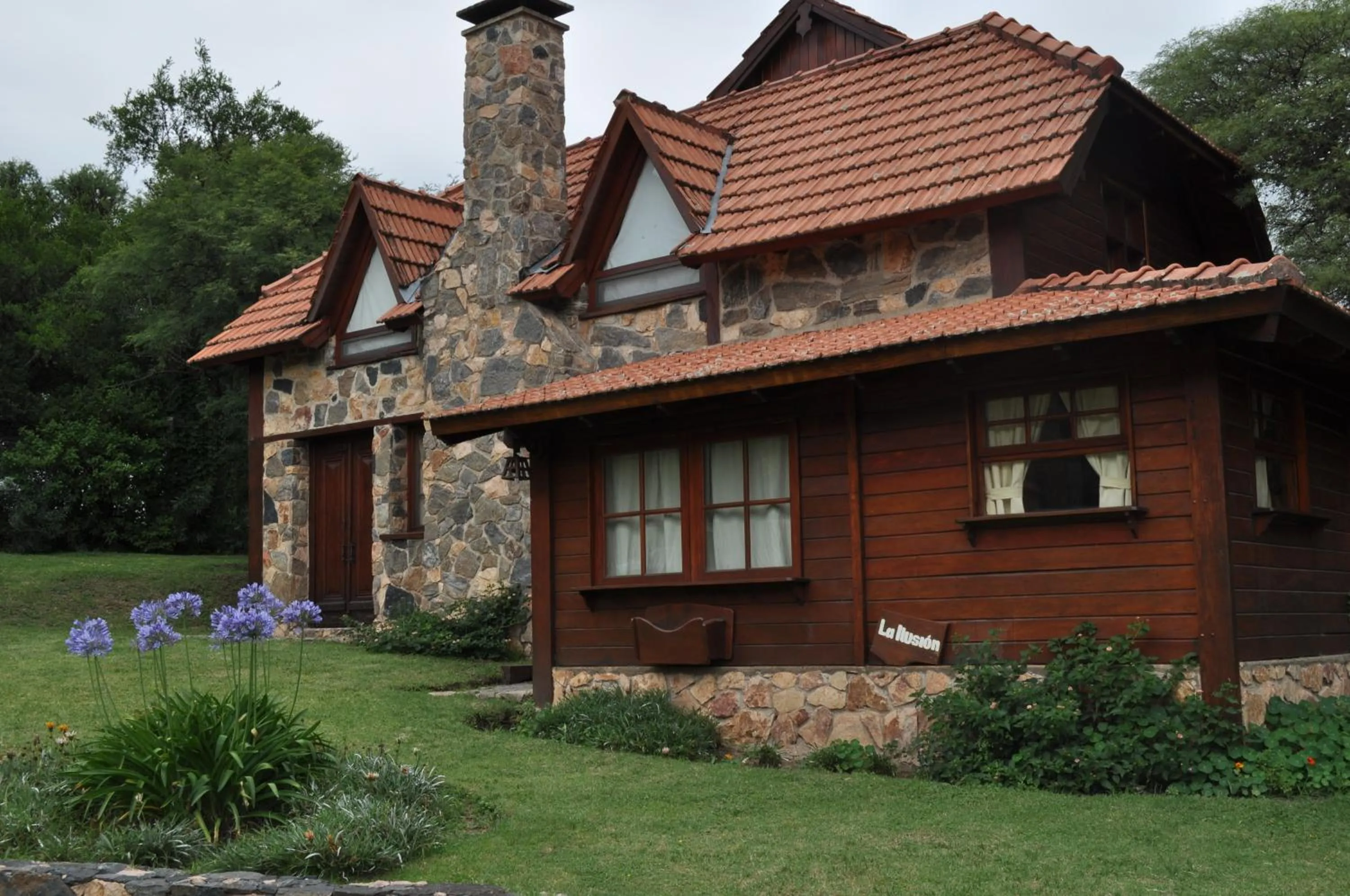 Facade/entrance in Cabañas Aufenthalt