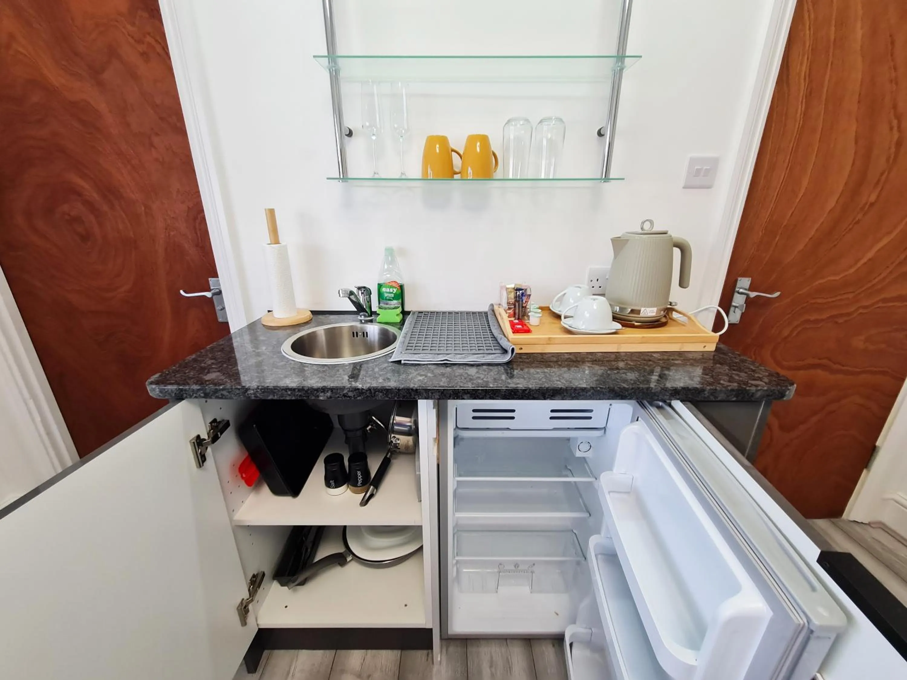 Kitchen or kitchenette in Stylish Suites with kitchenette