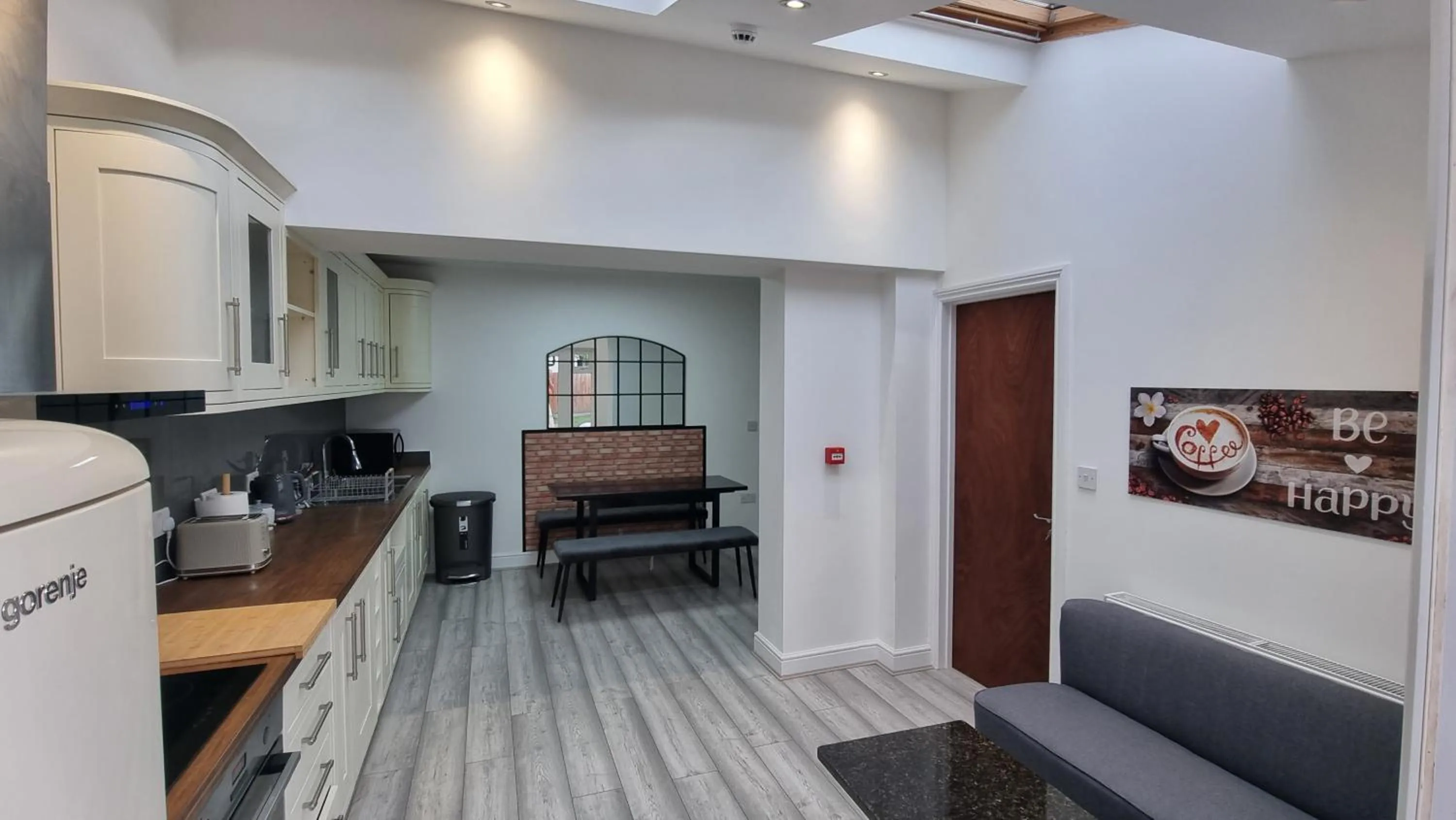 Kitchen or kitchenette in Stylish Suites with kitchenette