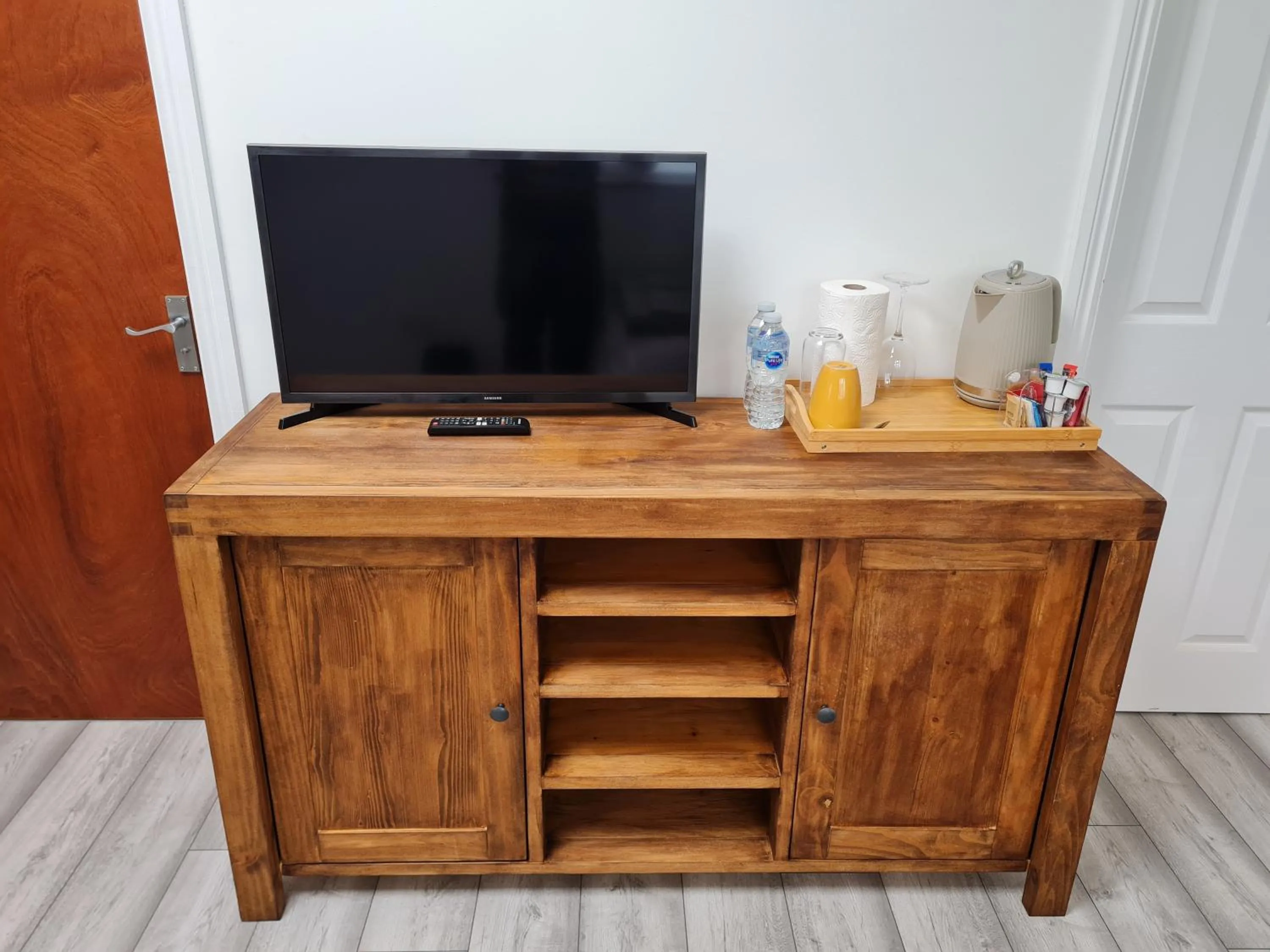 TV and multimedia in Stylish Suites with kitchenette