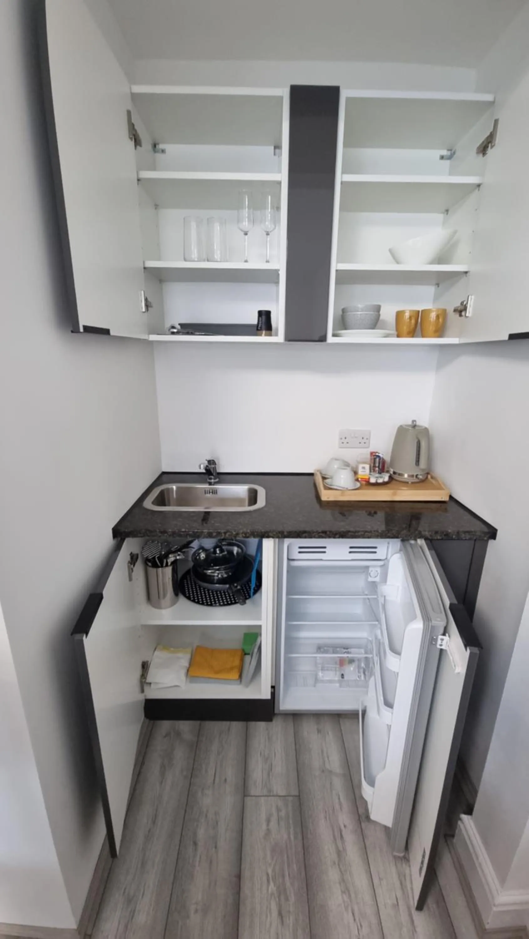 Kitchen or kitchenette in Stylish Suites with kitchenette