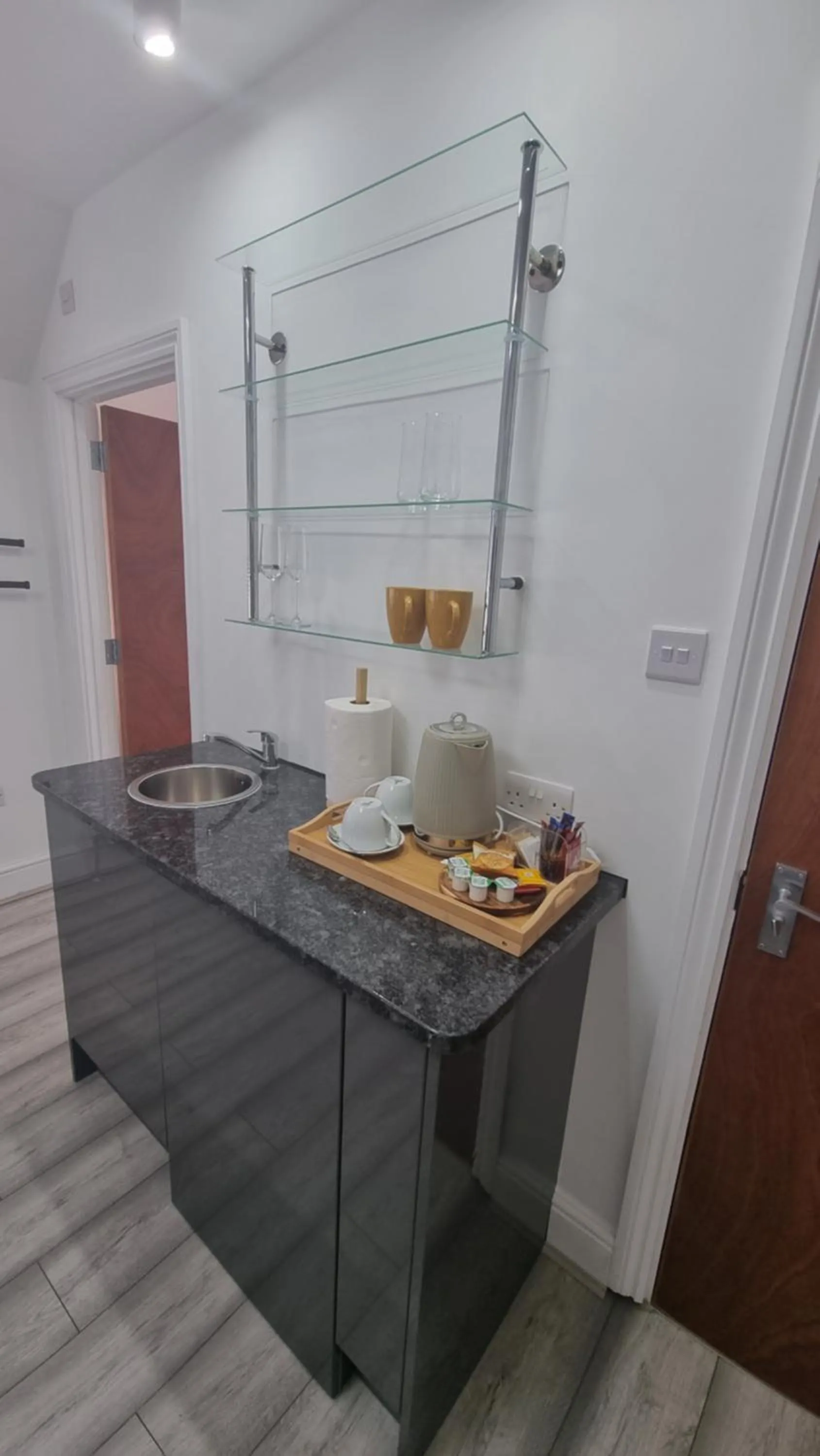 Coffee/tea facilities in Stylish Suites with kitchenette