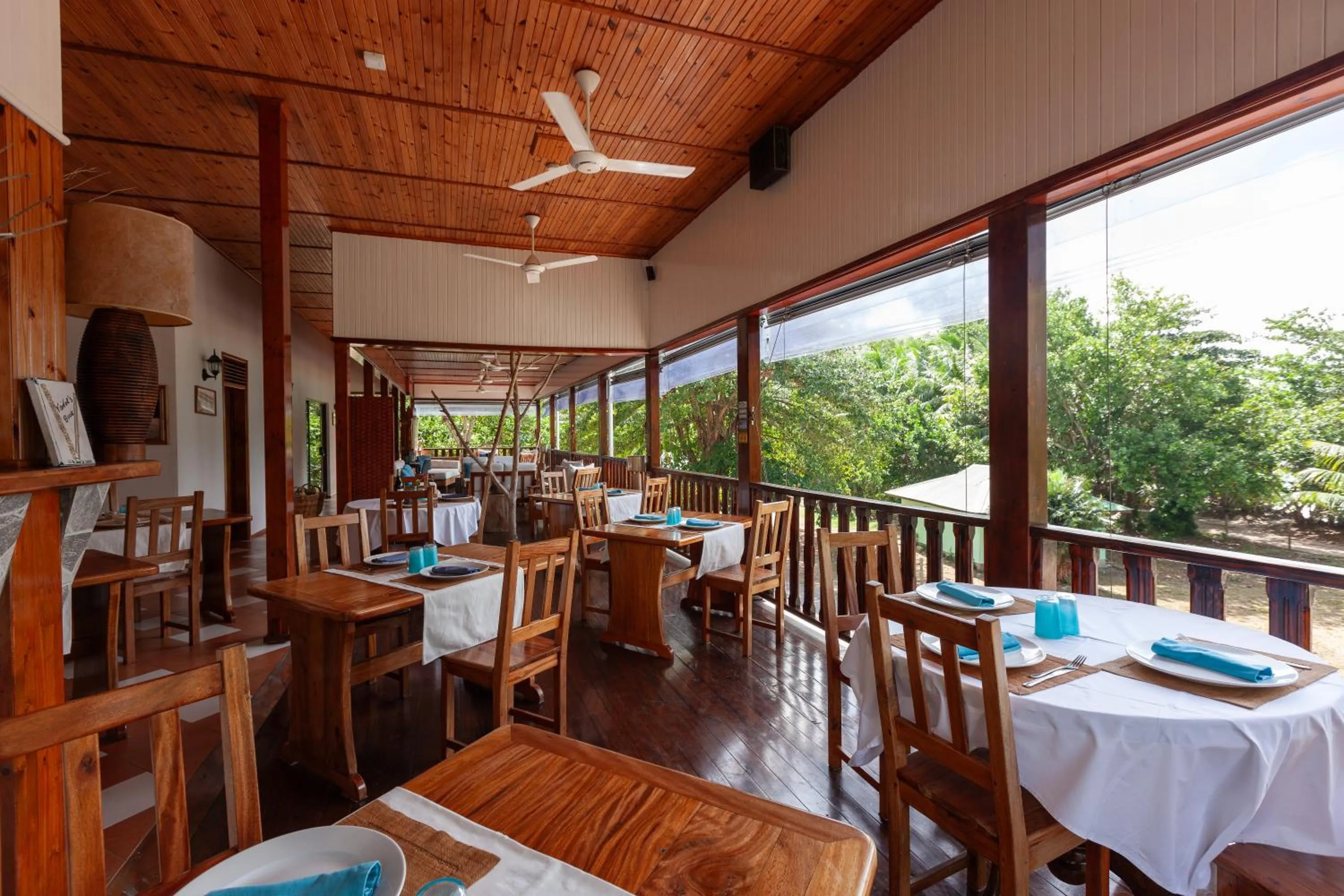 Restaurant/places to eat in Villa Anse La Blague