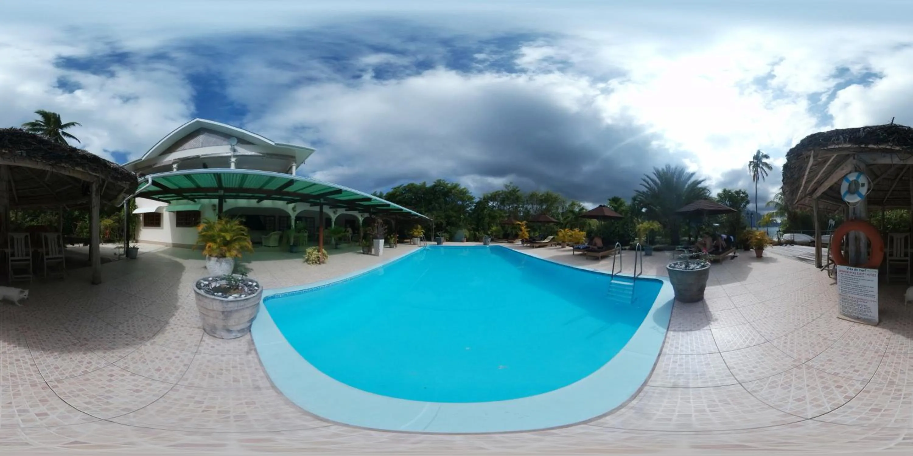 Pool view in Villa De Cerf