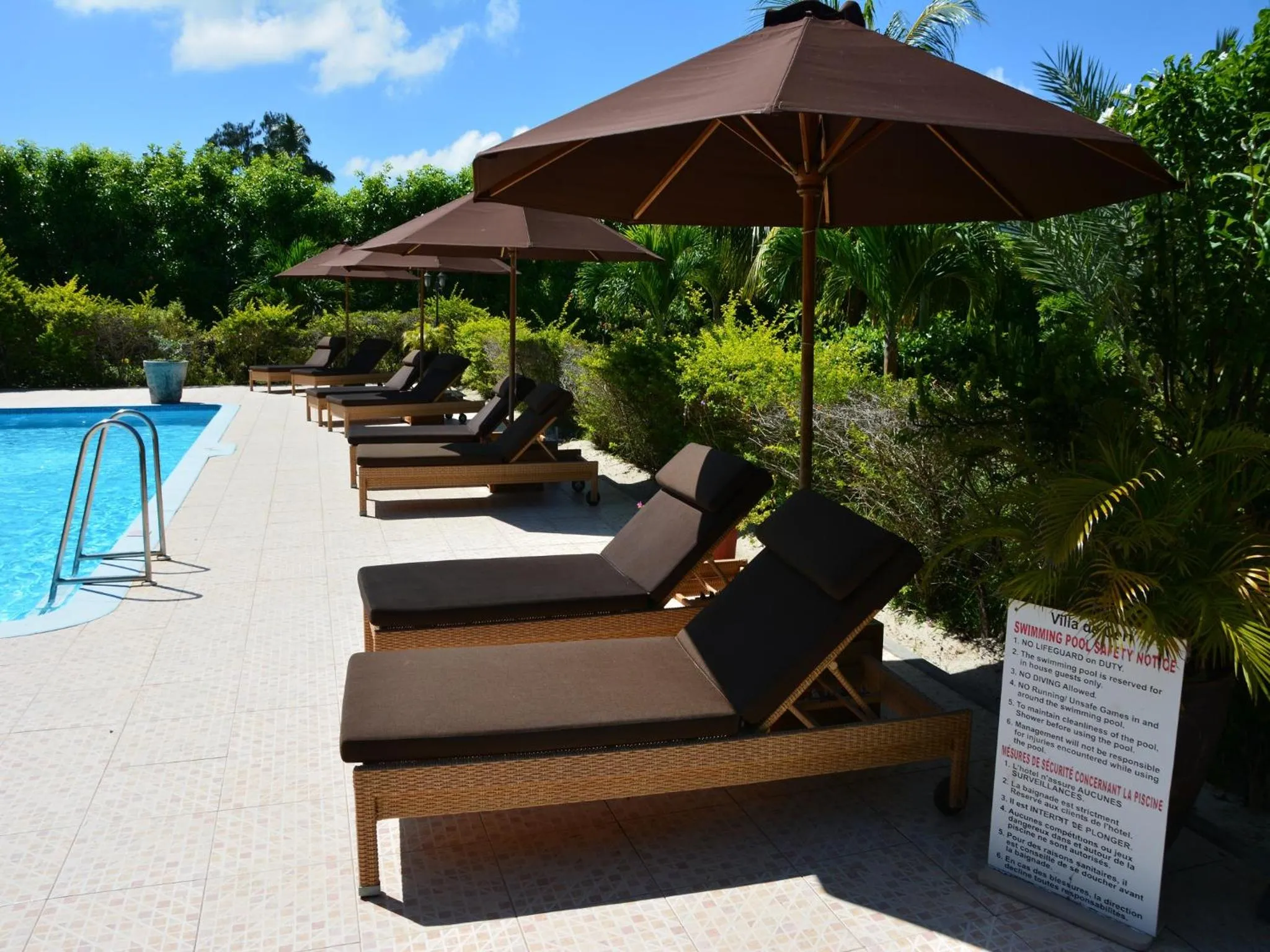 Pool view in Villa De Cerf