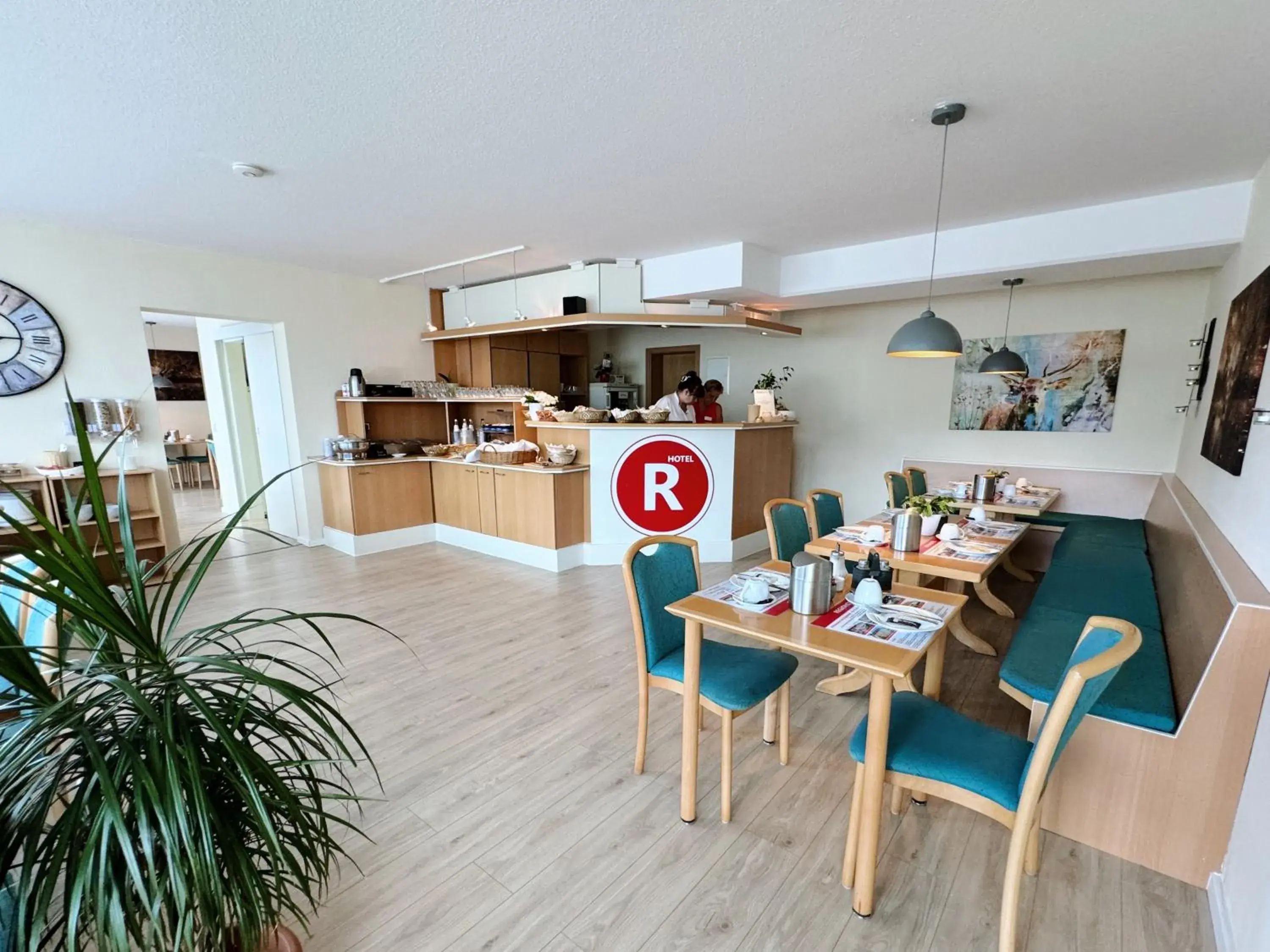 Lobby or reception in REGIOHOTEL Salzland Schönebeck - #AutobahnA14 #TopPreisLeistung #FreeParking #Wallbox Lobby or reception in REGIOHOTEL Salzland Schönebeck - #AutobahnA14 #TopPreisLeistung #FreeParking #Wallbox