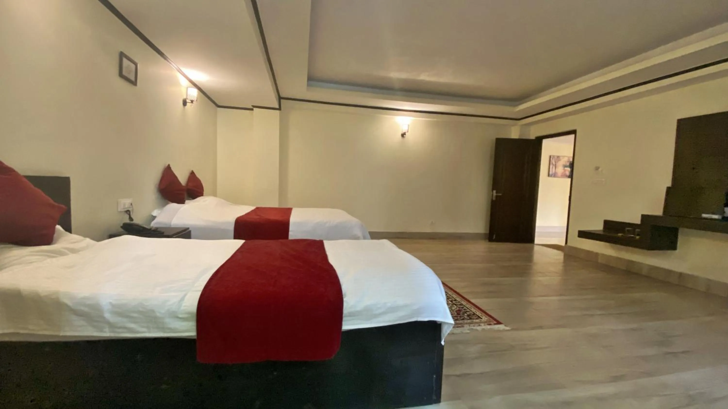 Photo of the whole room, Bed in Lingmoo Residency