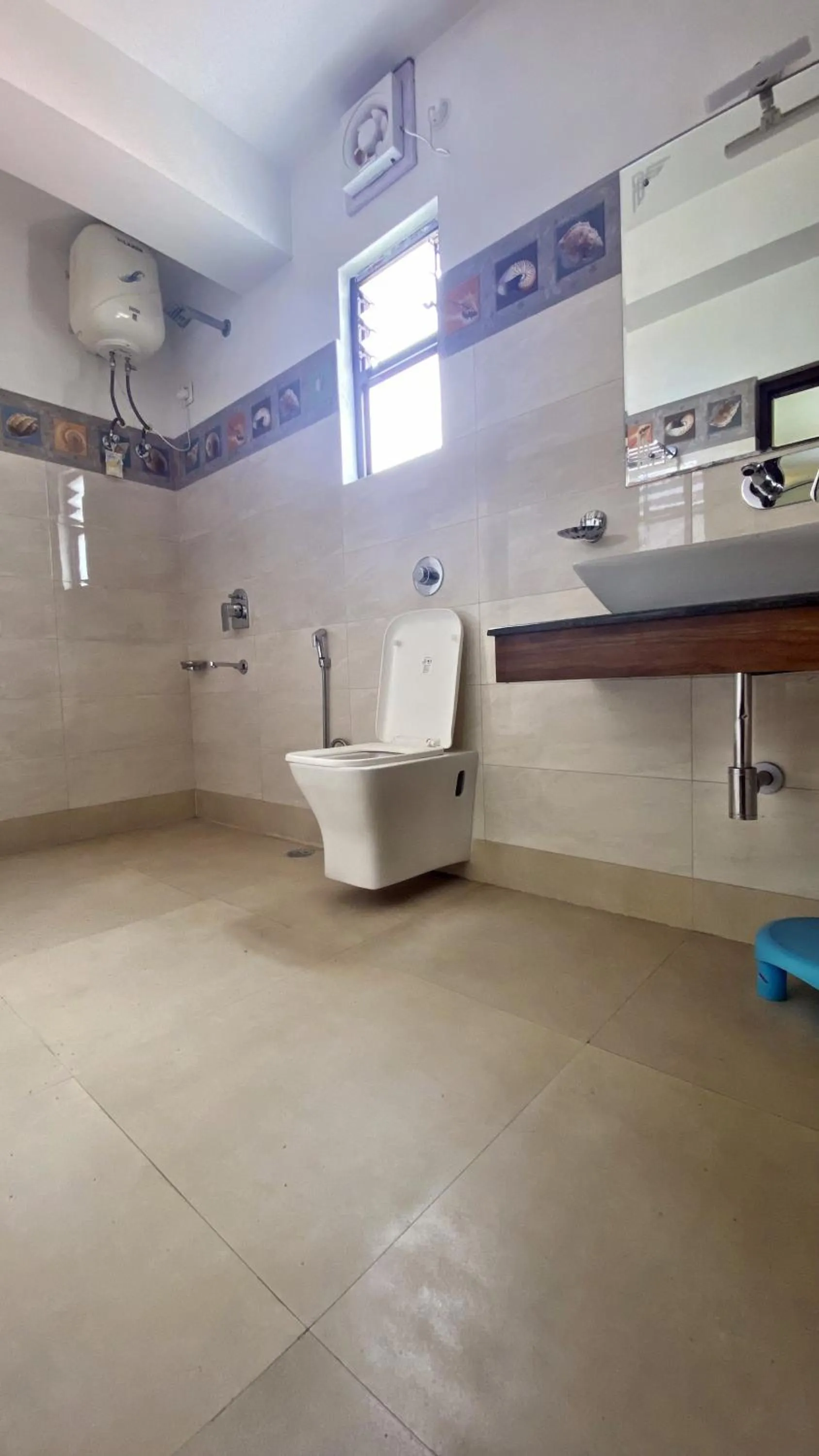 Shower in Lingmoo Residency