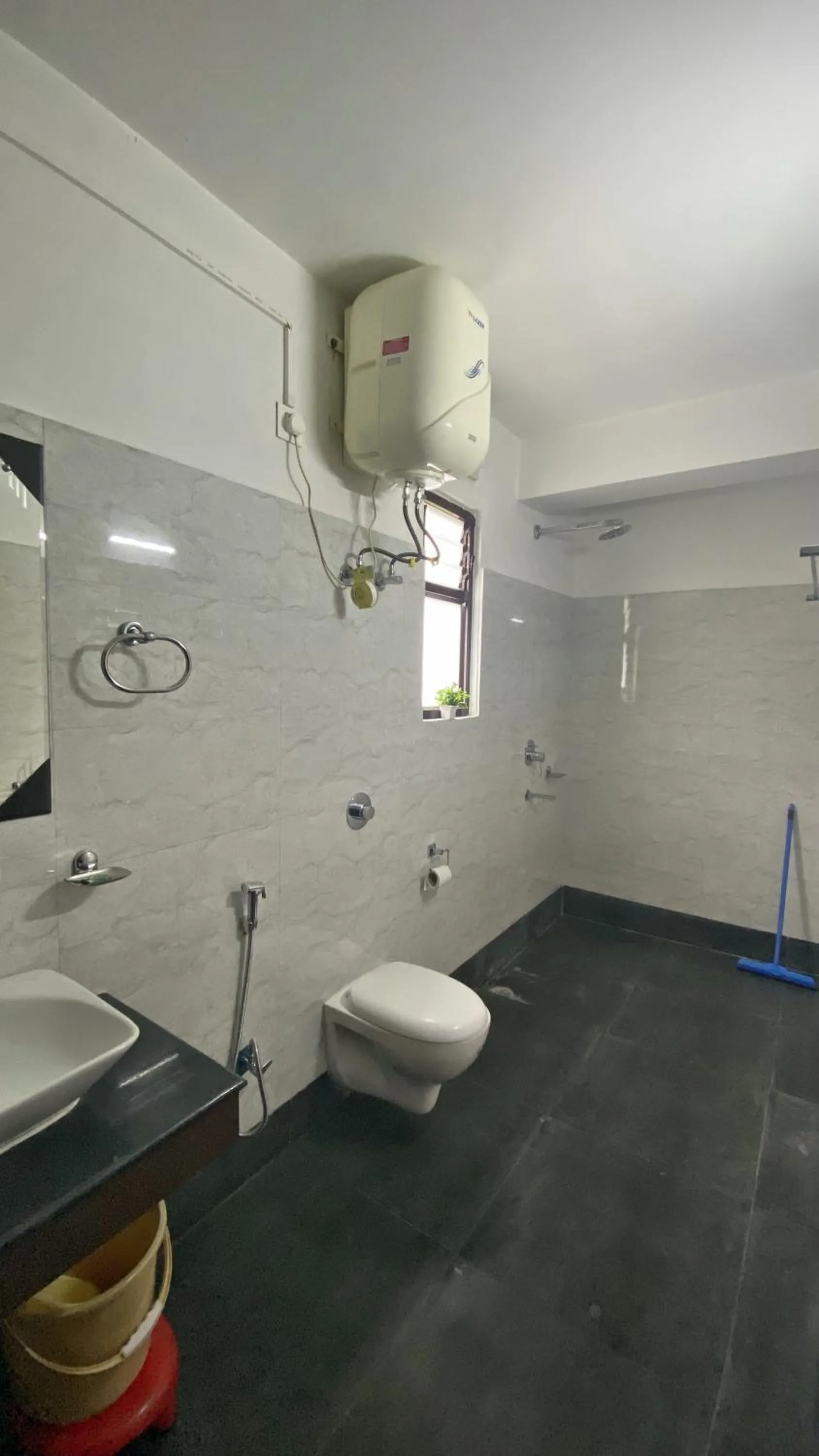 Shower in Lingmoo Residency