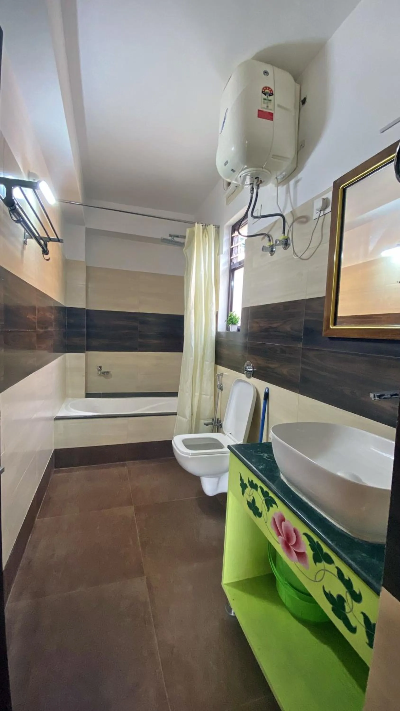 Toilet in Lingmoo Residency