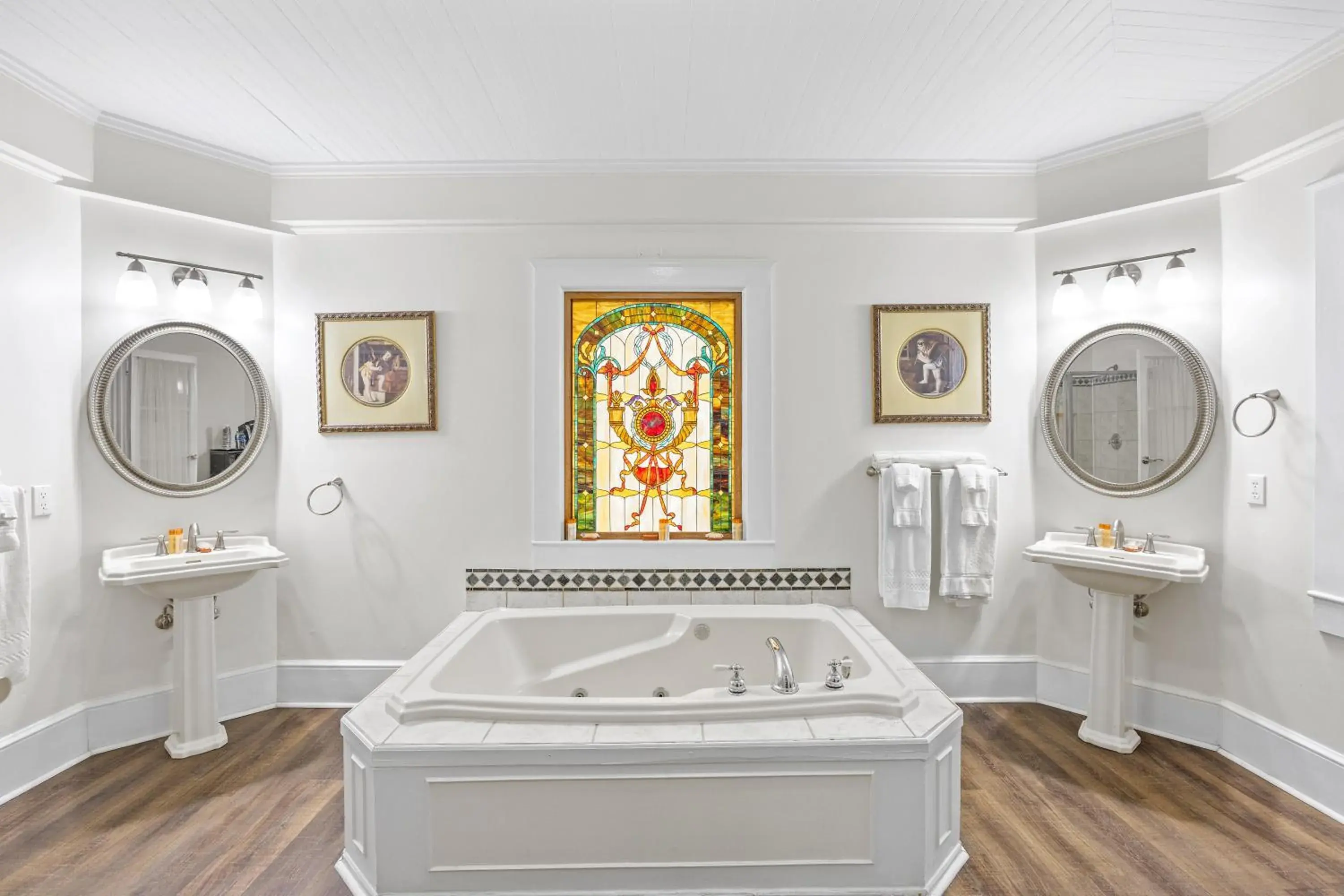 Coombs Inn & Suites Coombs Inn & Suites