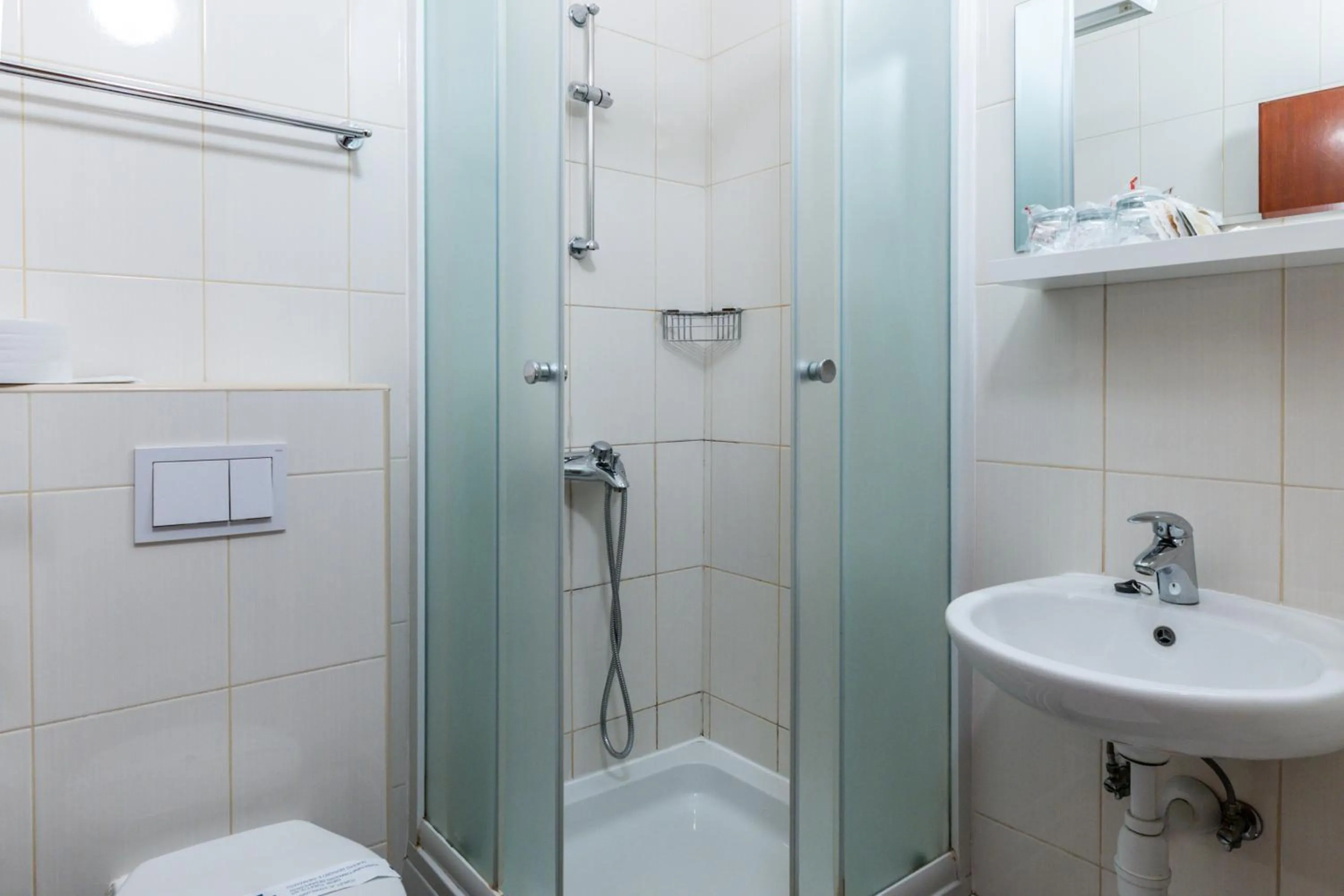 Shower in B&B Garestin