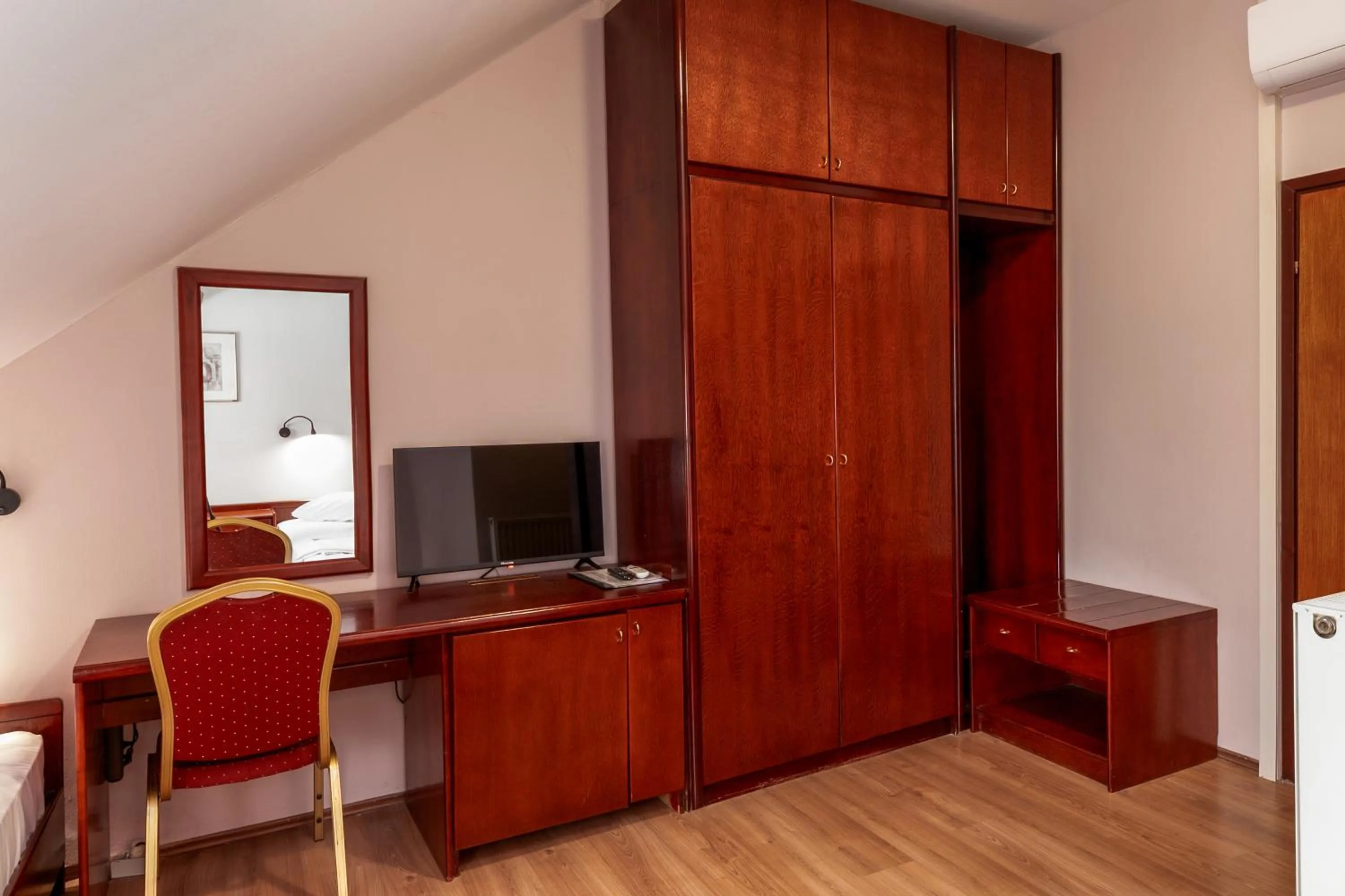 Communal lounge/ TV room in B&B Garestin