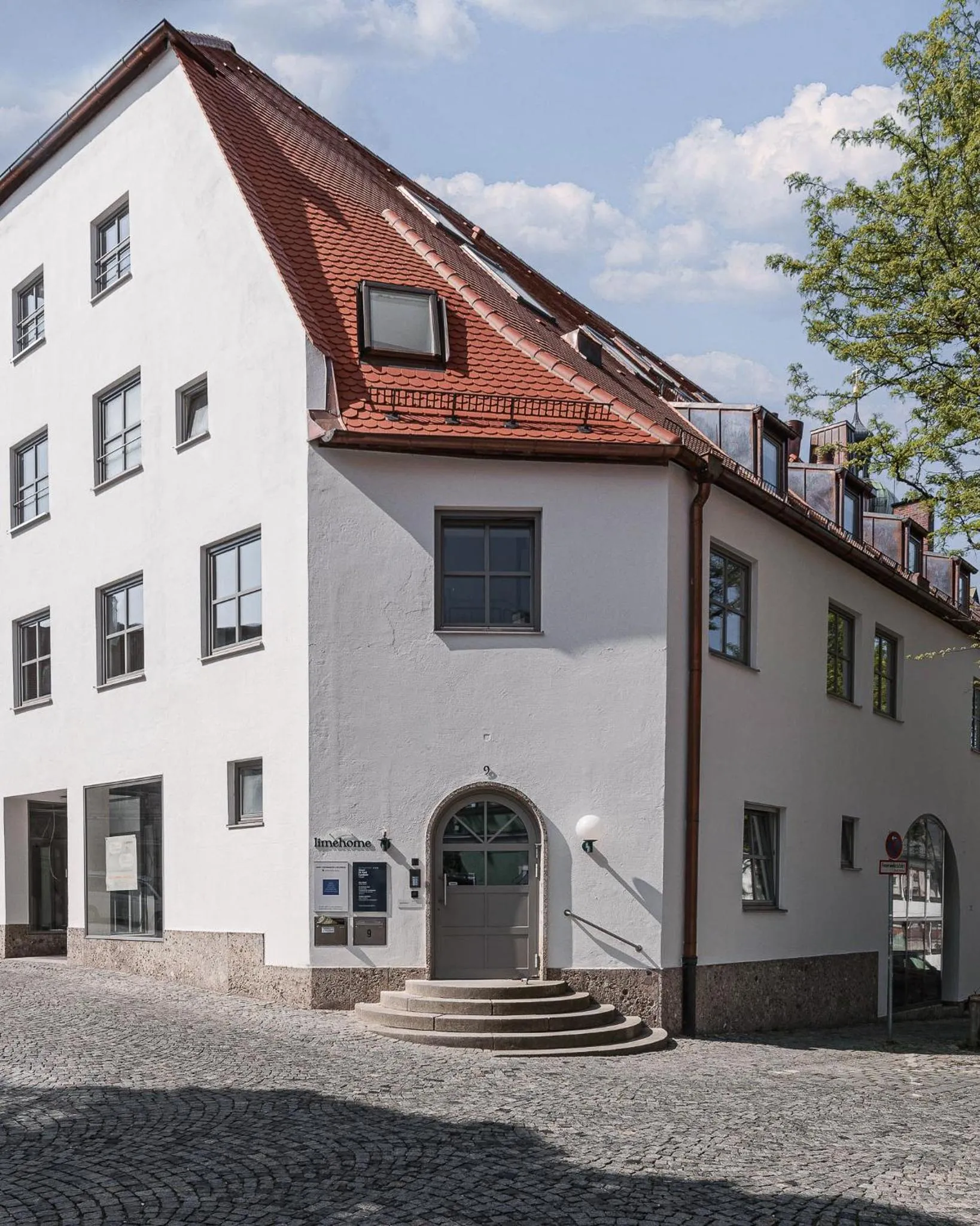 Property building in Limehome Dachau Konrad-Adenauer-Str
