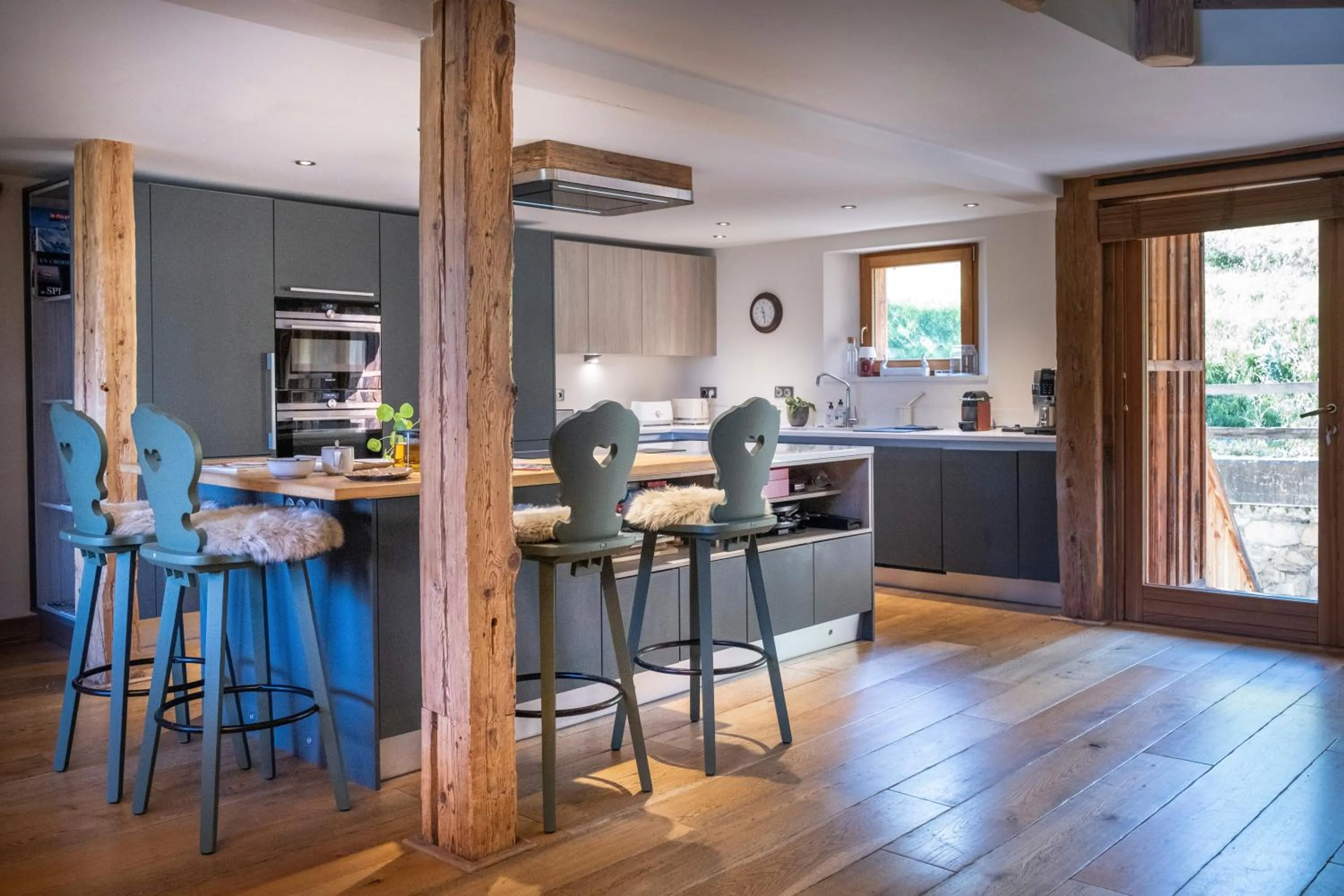 Seating area in Wanderful Life MontBlanc refuge haut de gamme