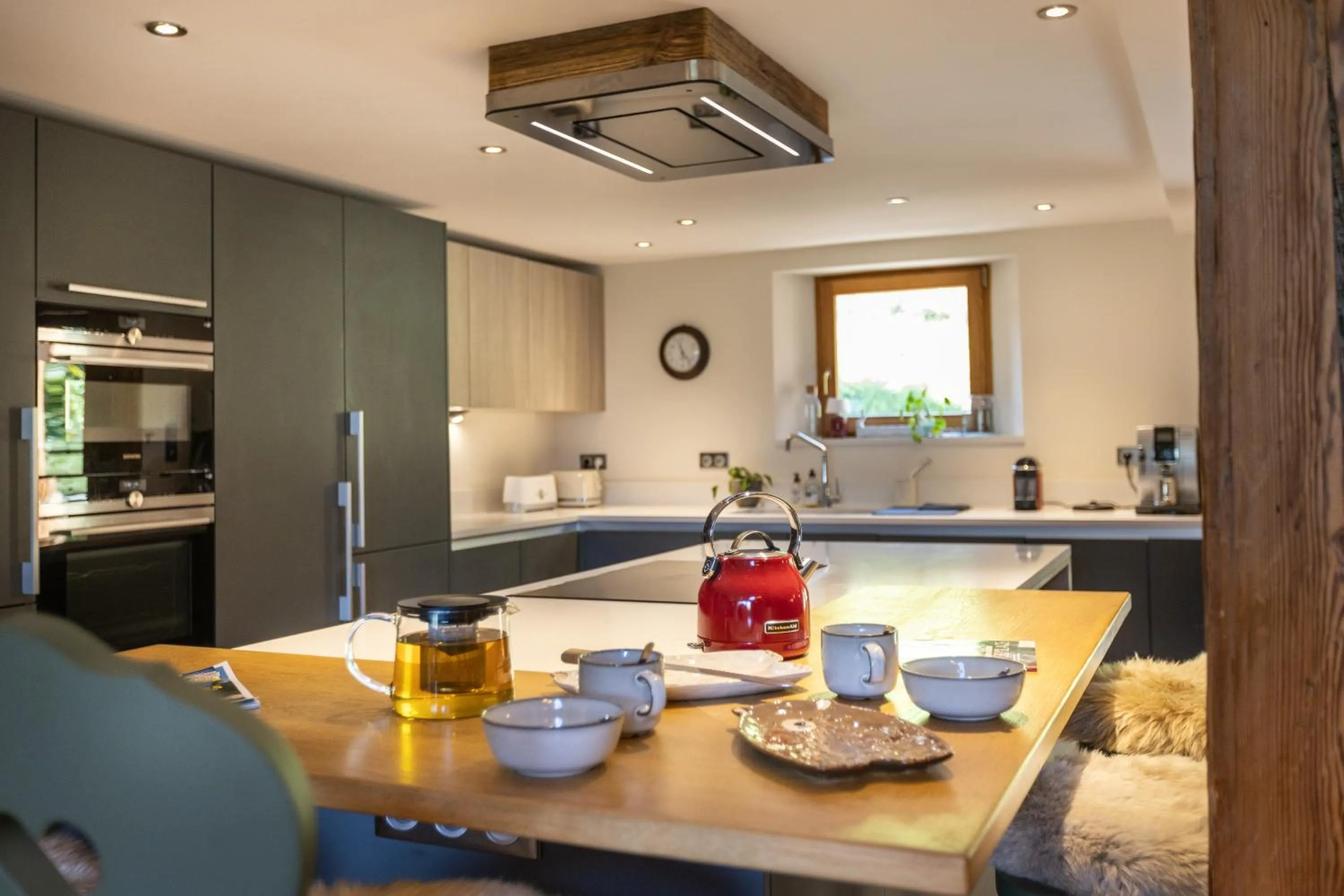 Communal kitchen in Wanderful Life MontBlanc refuge haut de gamme