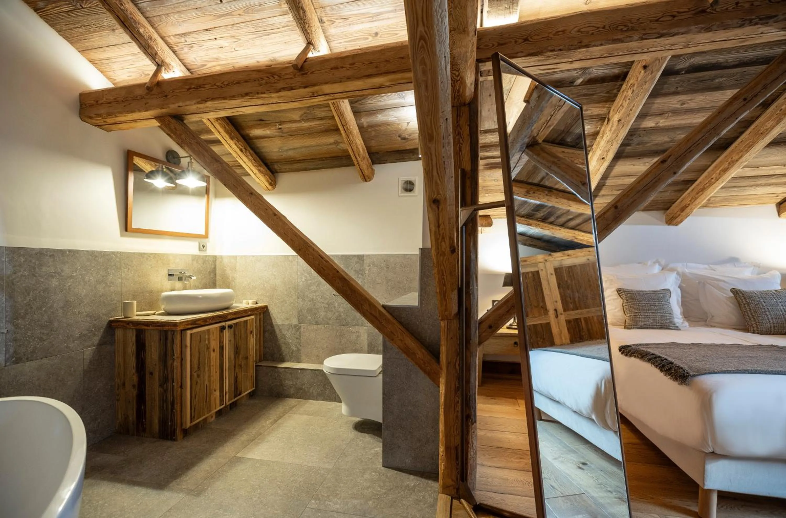 Photo of the whole room in Wanderful Life MontBlanc refuge haut de gamme