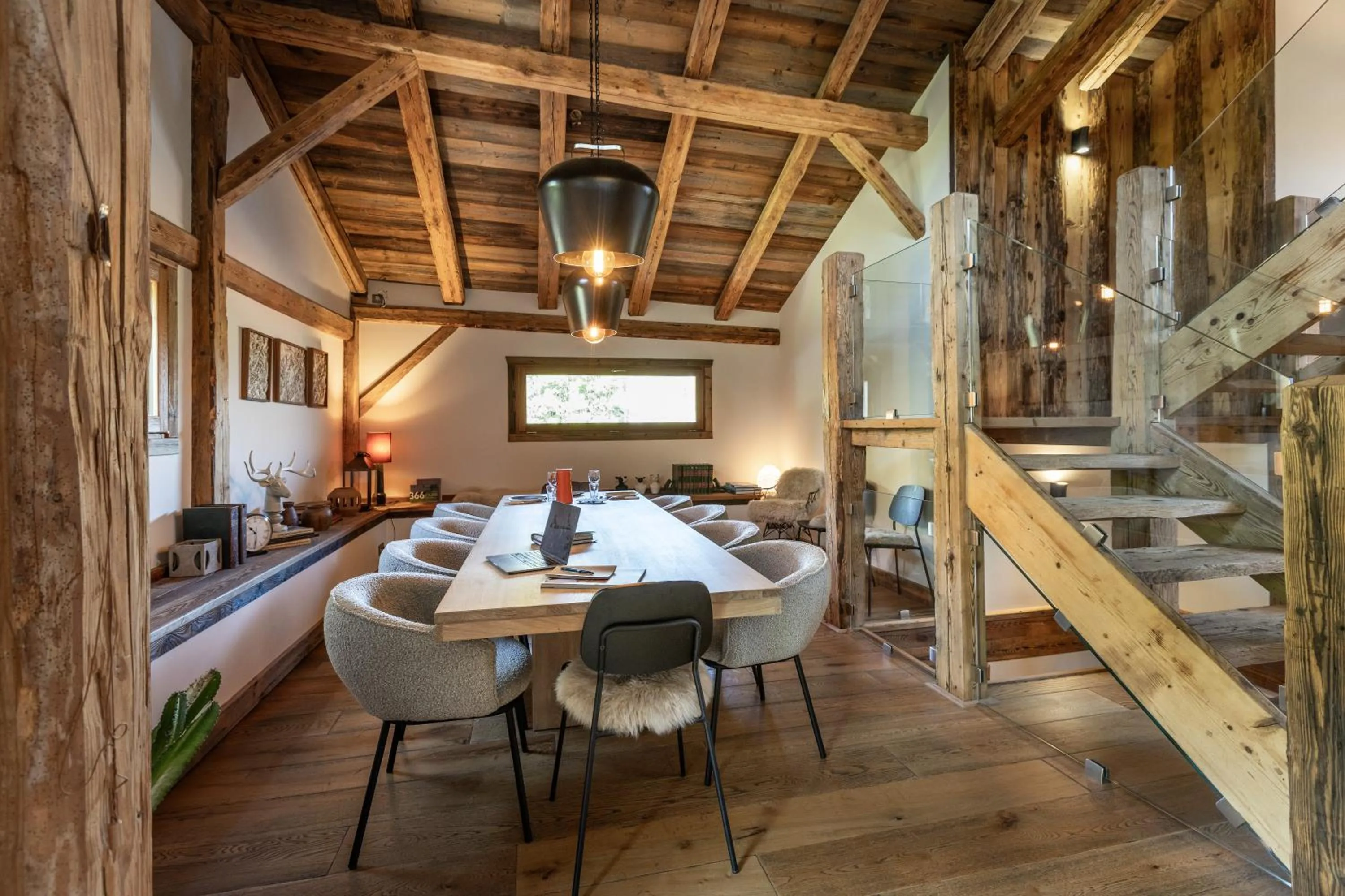 Seating area in Wanderful Life MontBlanc refuge haut de gamme