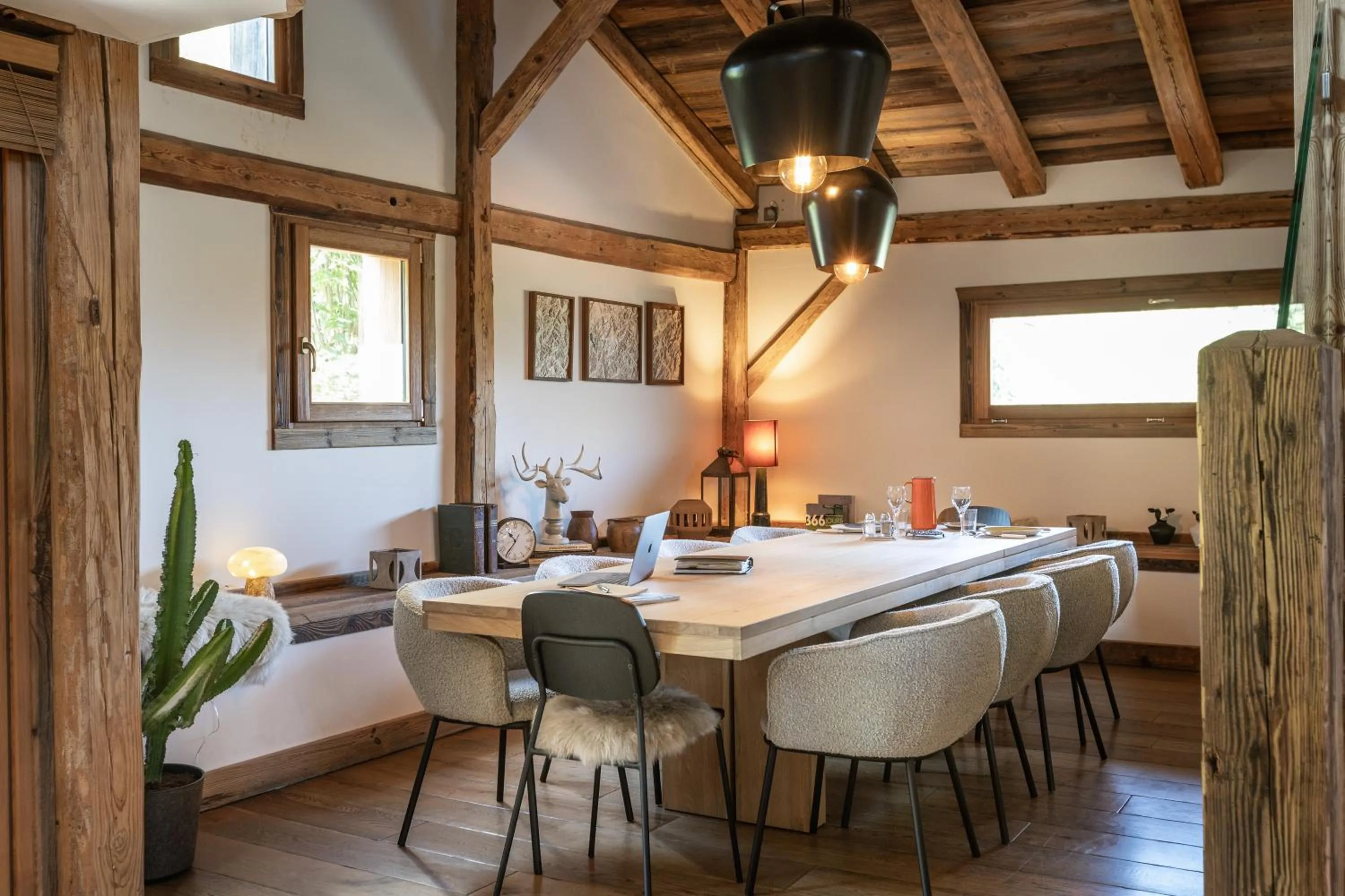 Seating area in Wanderful Life MontBlanc refuge haut de gamme