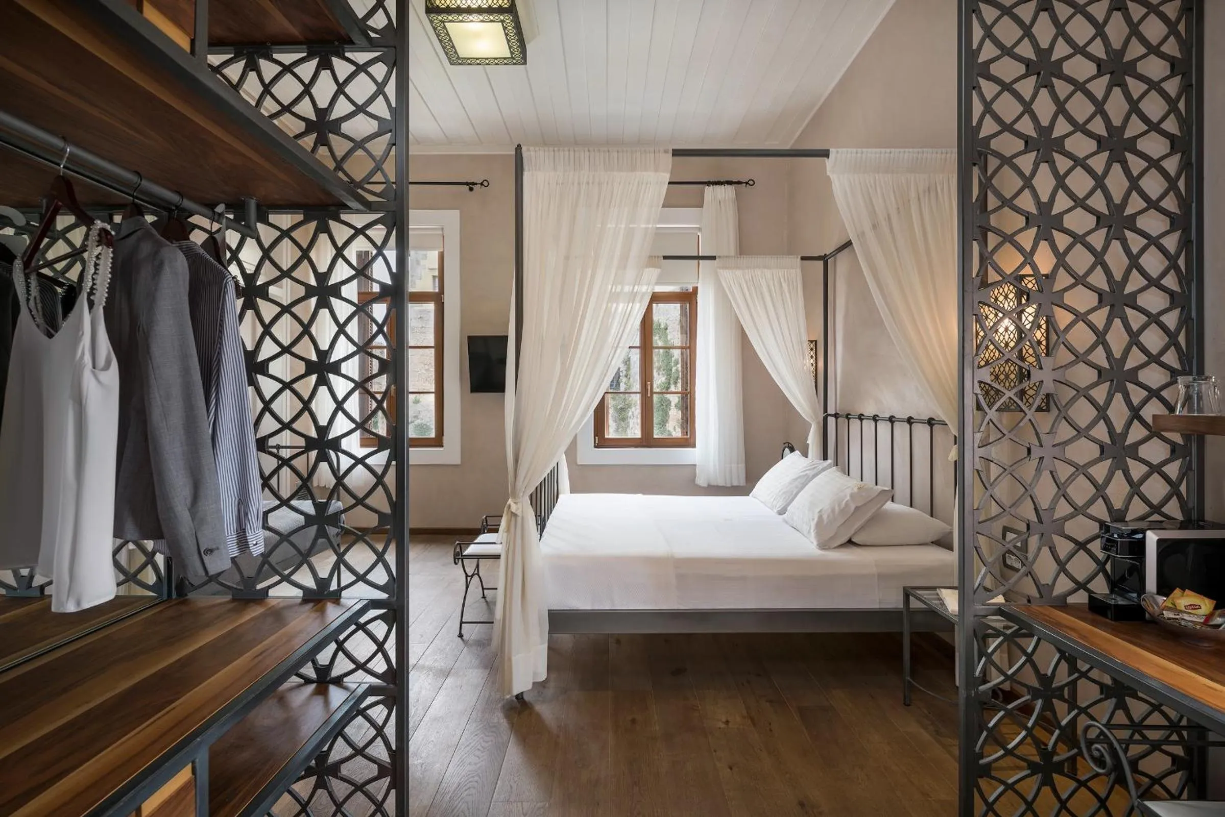 Bed in Ambassadors Residence Boutique Hotel