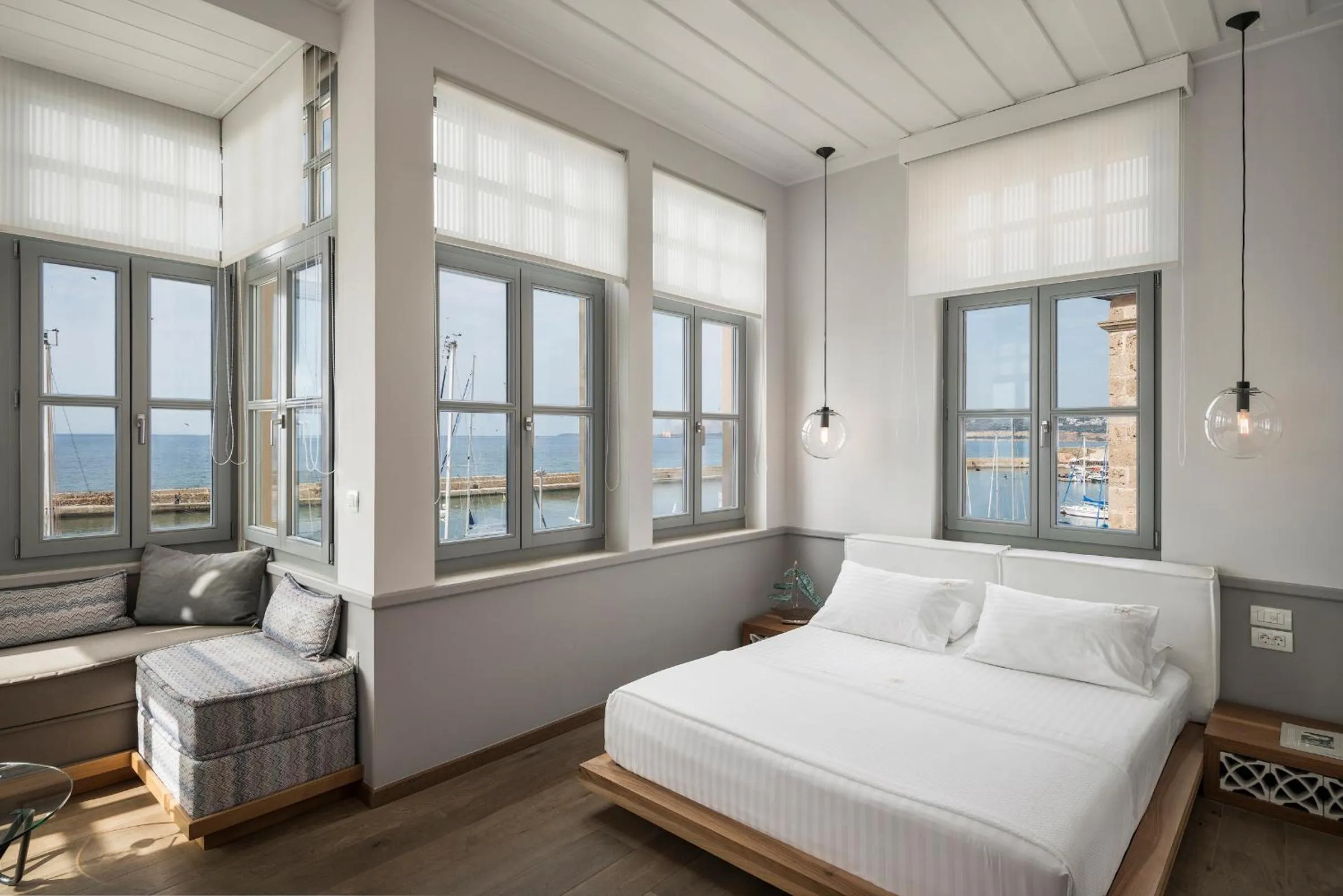 Bed in Ambassadors Residence Boutique Hotel