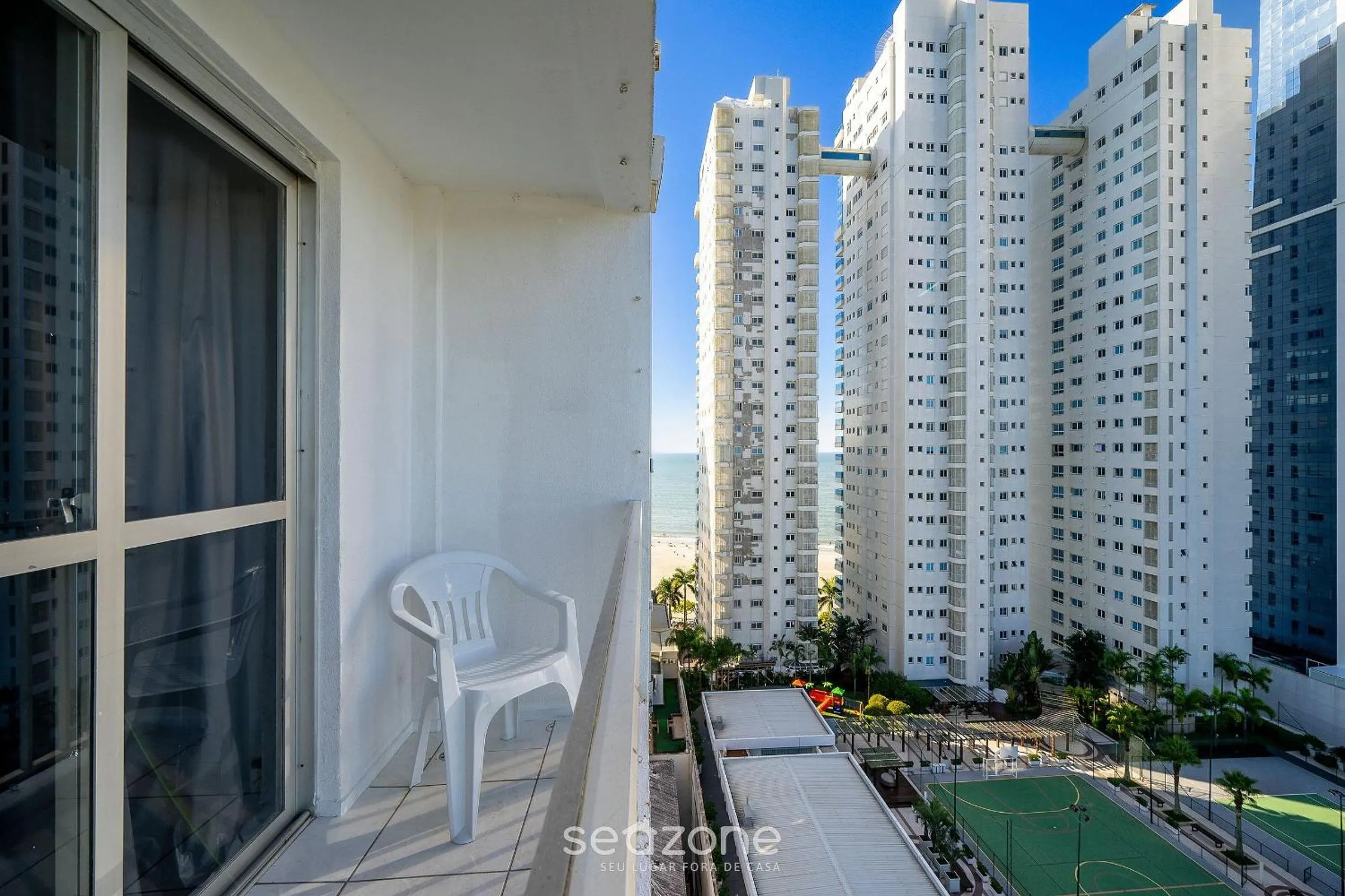 Balcony/Terrace in Apto 2Q 100m da praia em Balneário Camboriú ESD143
