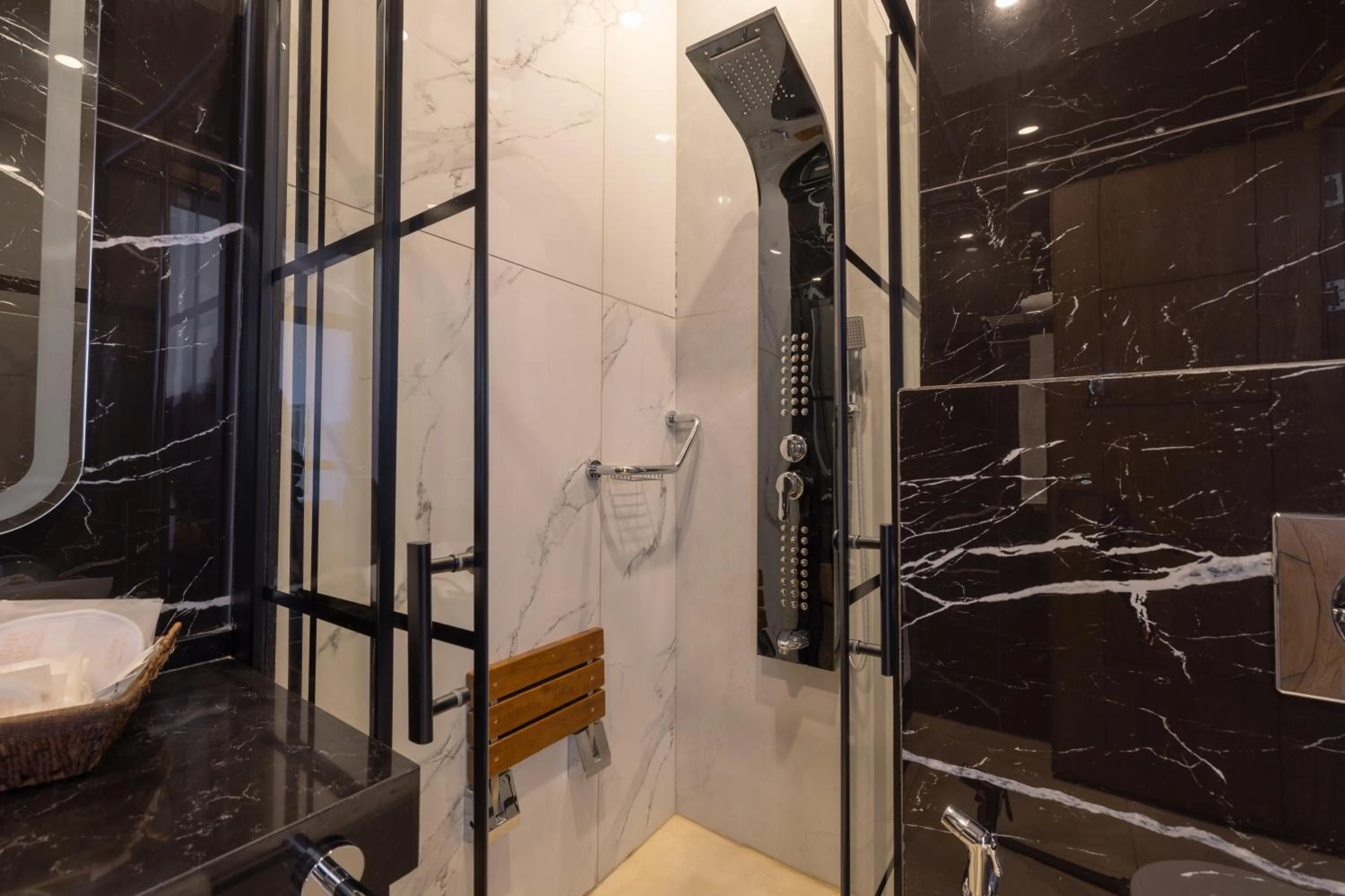 Shower in Jeddah Homes Boutique Hotel