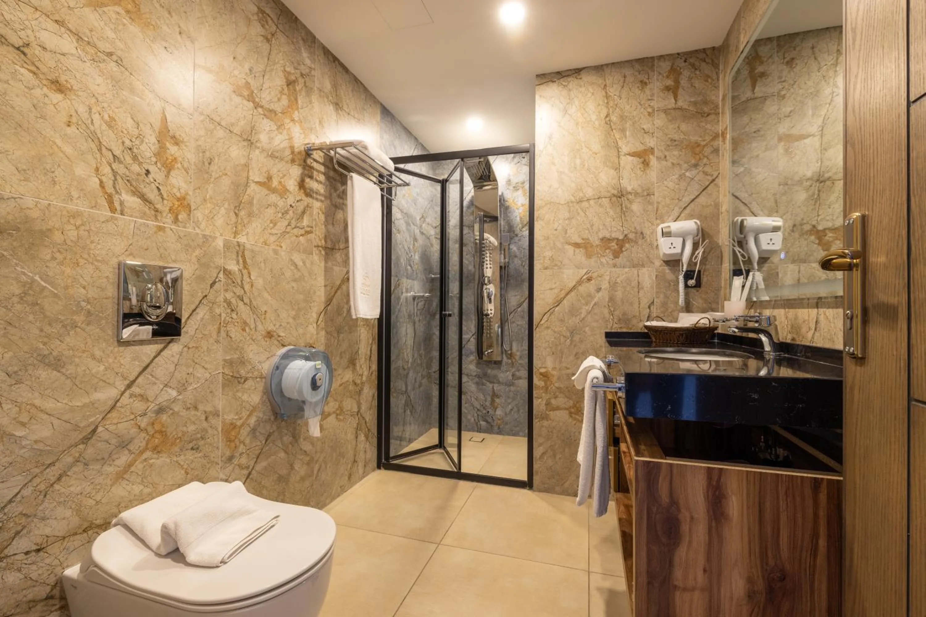 Shower in Jeddah Homes Boutique Hotel