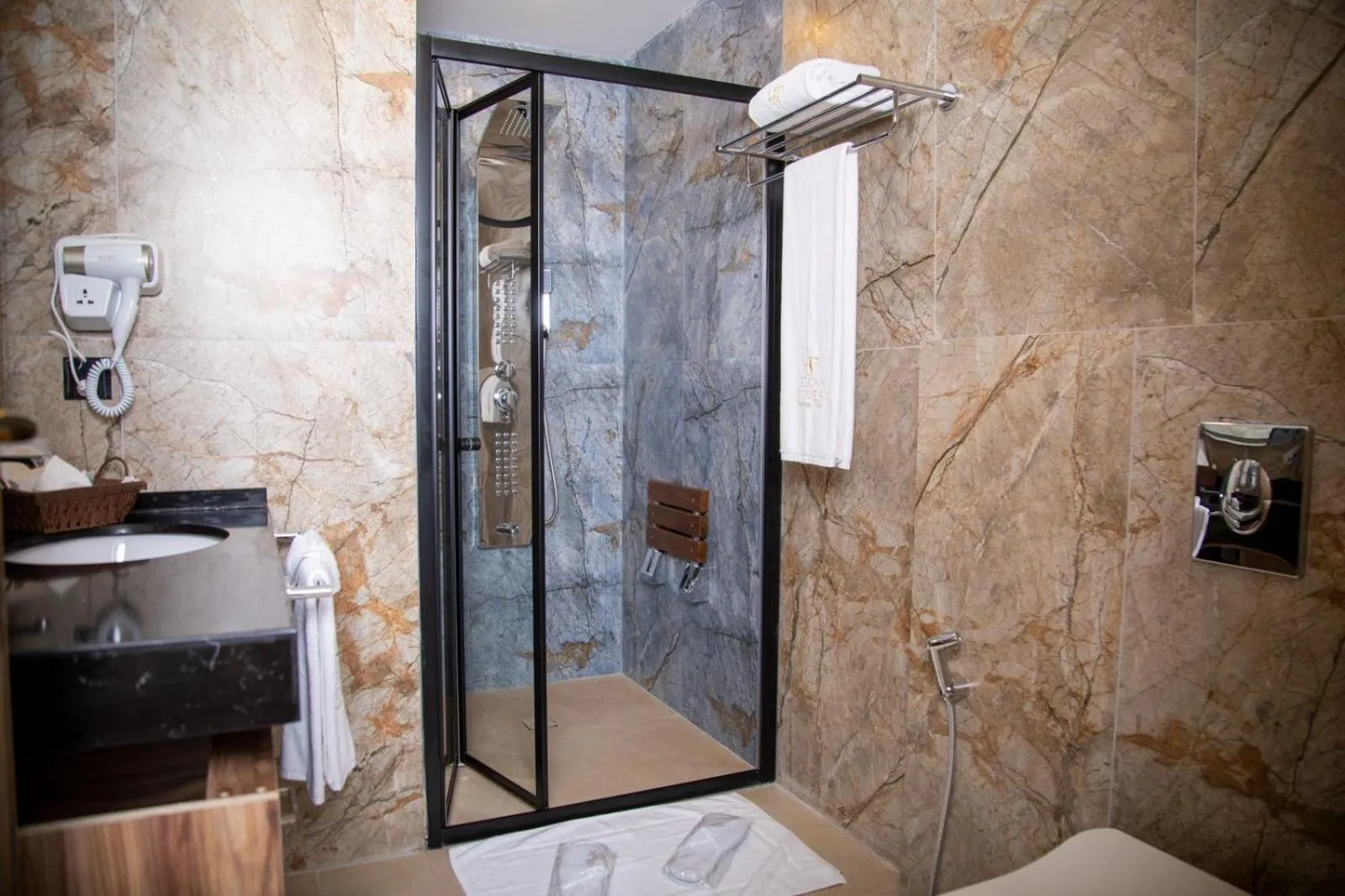 Shower in Jeddah Homes Boutique Hotel