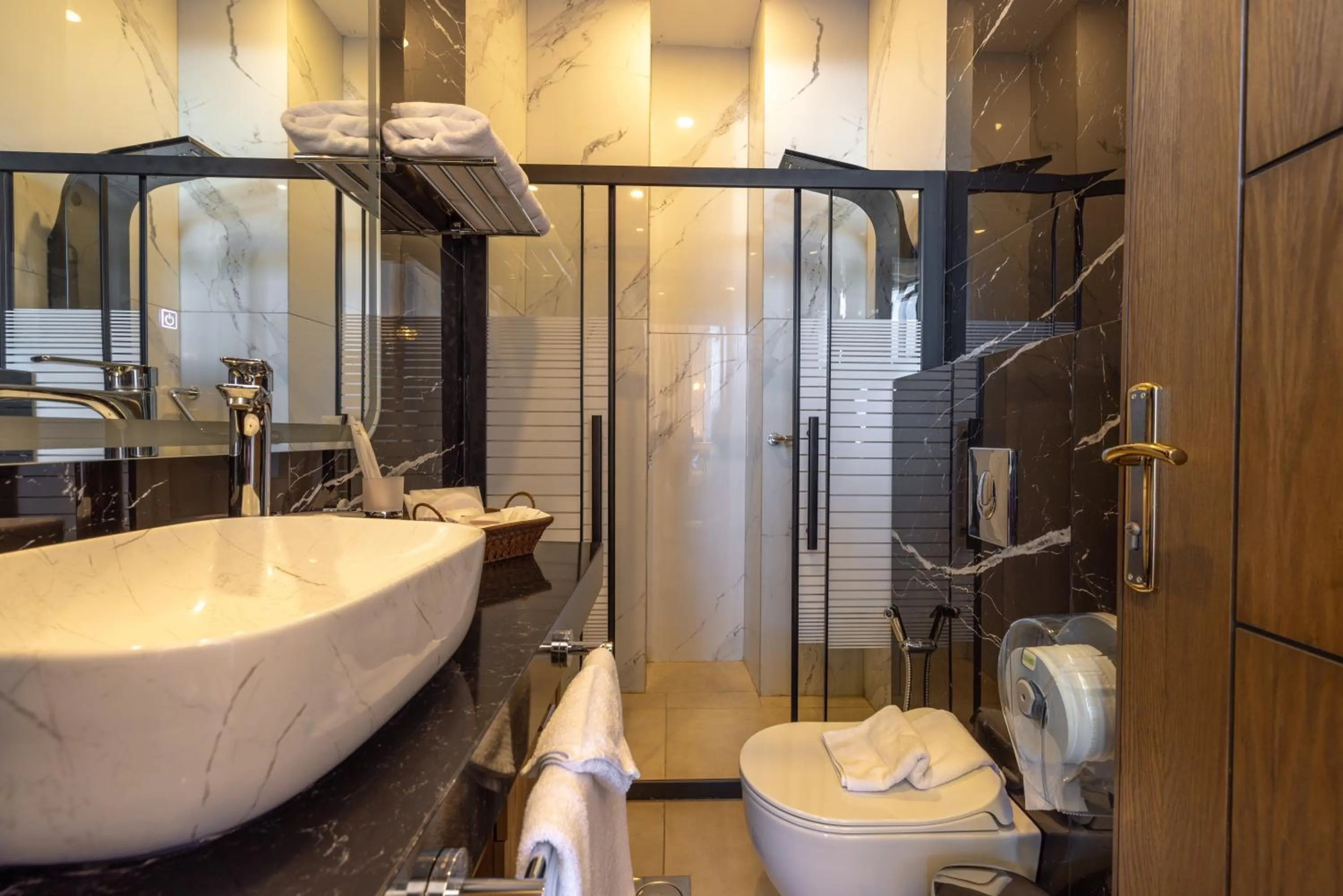 Shower in Jeddah Homes Boutique Hotel