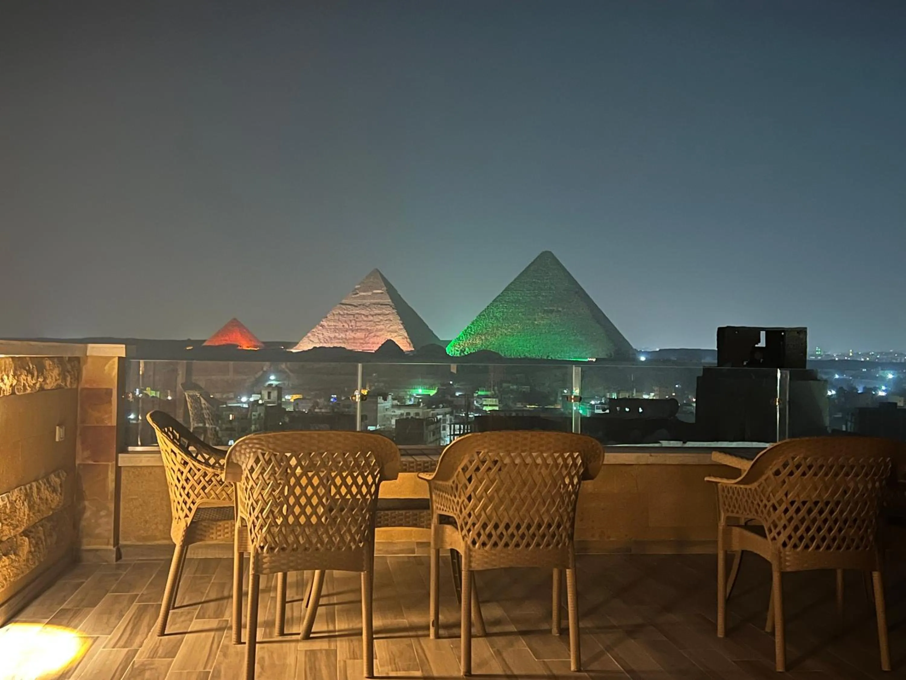 Restaurant/places to eat in Celia Pyramids View inn