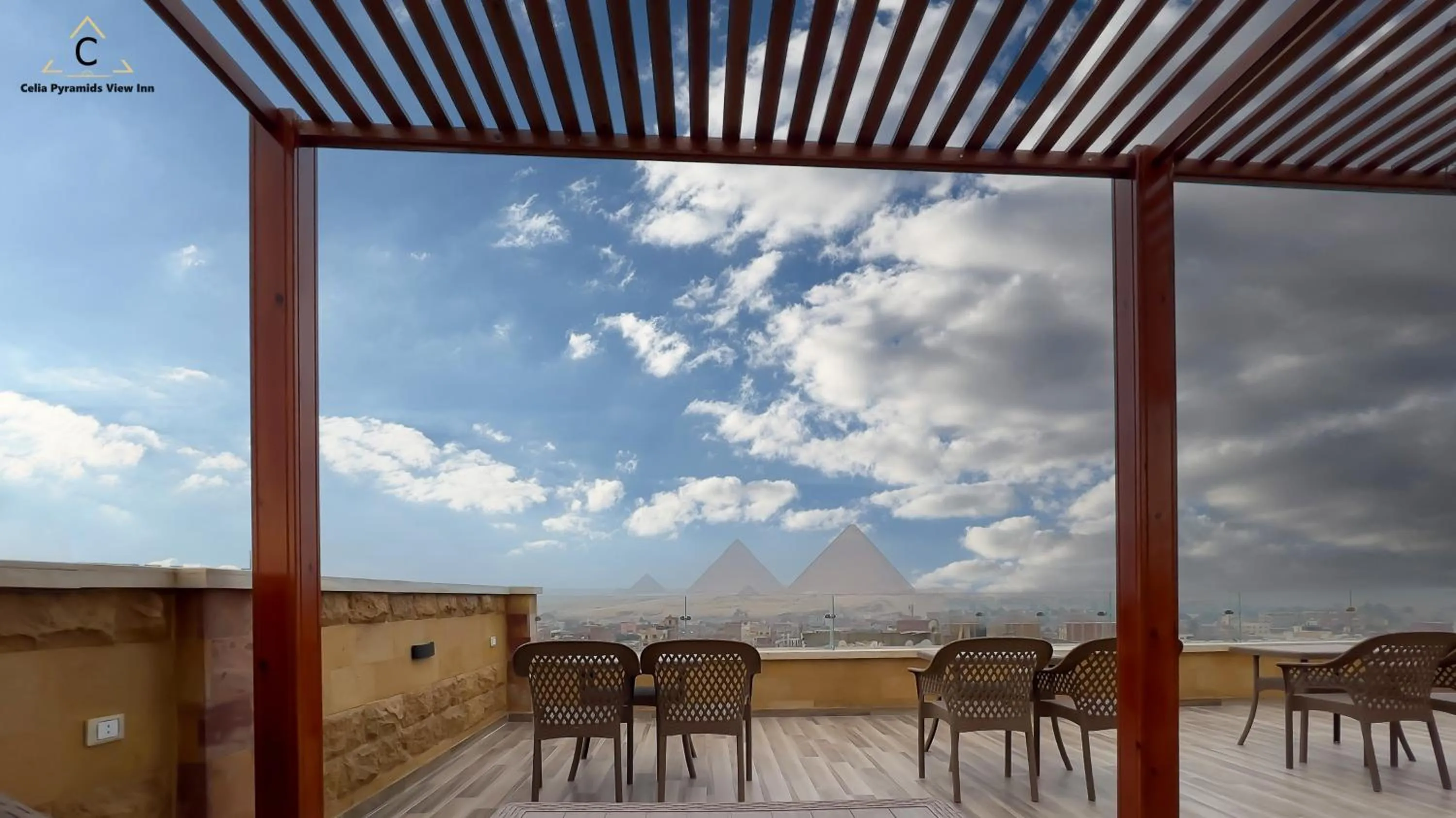 Restaurant/places to eat in Celia Pyramids View inn