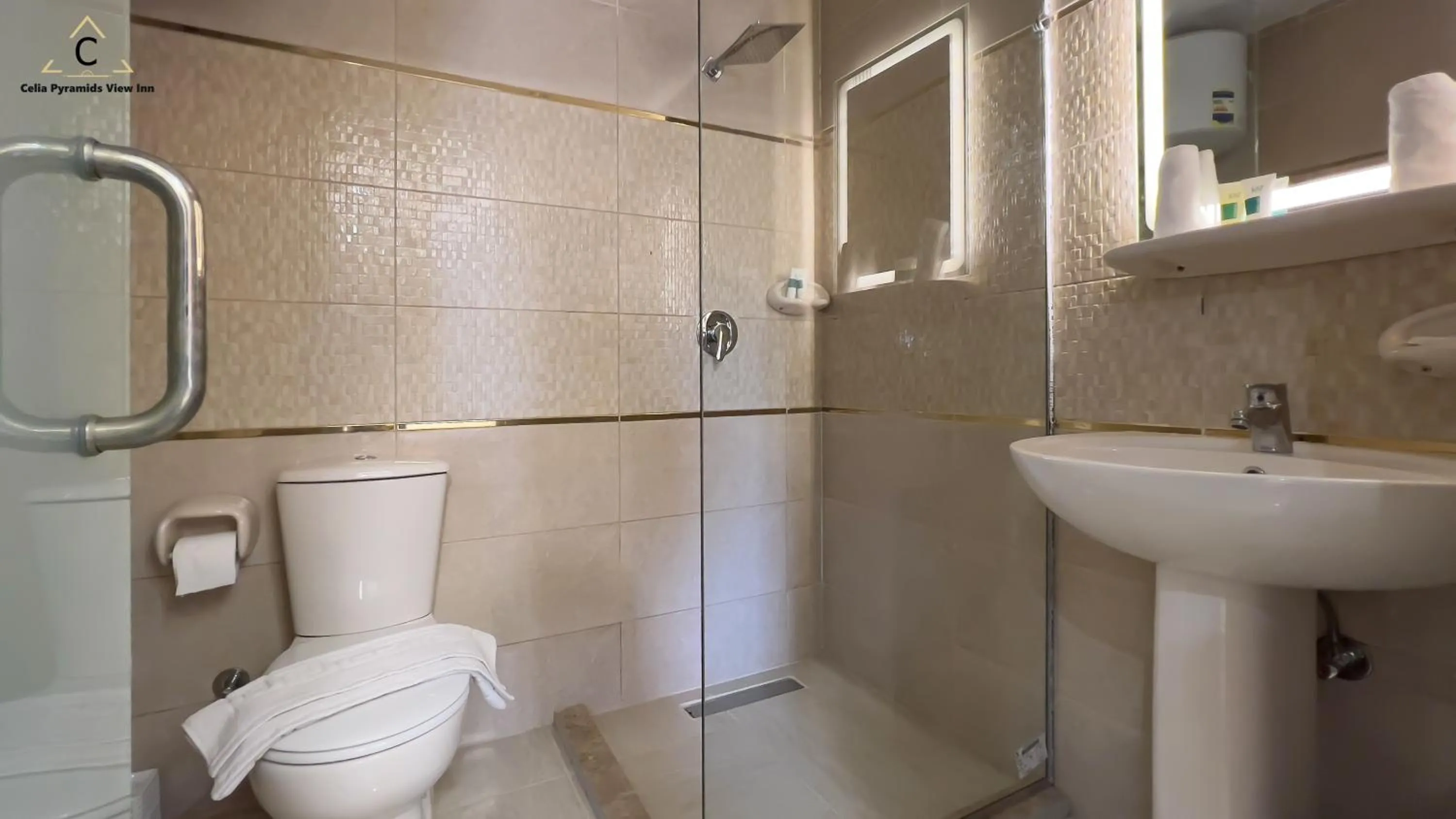 Shower in Celia Pyramids View inn