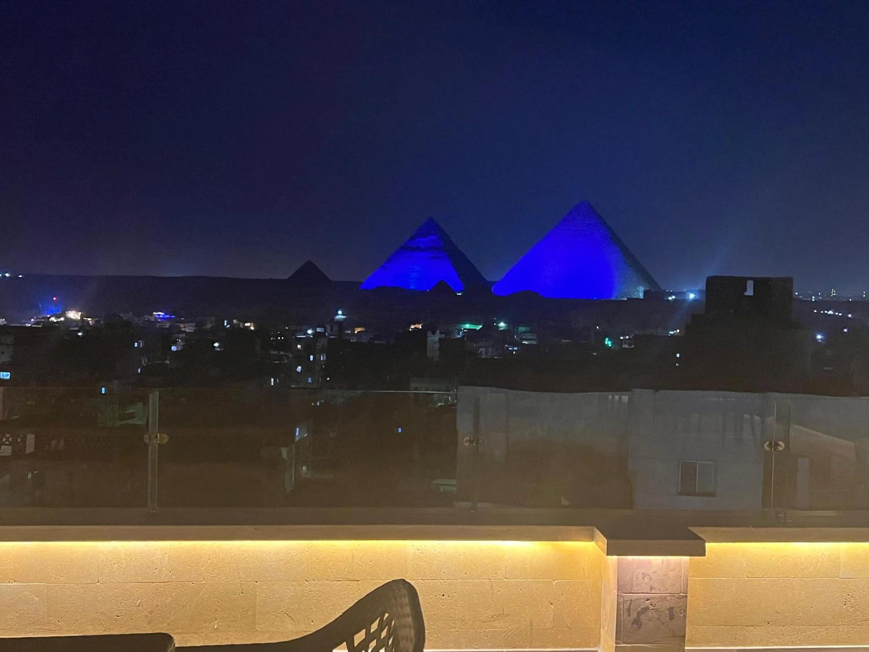 Night in Celia Pyramids View inn