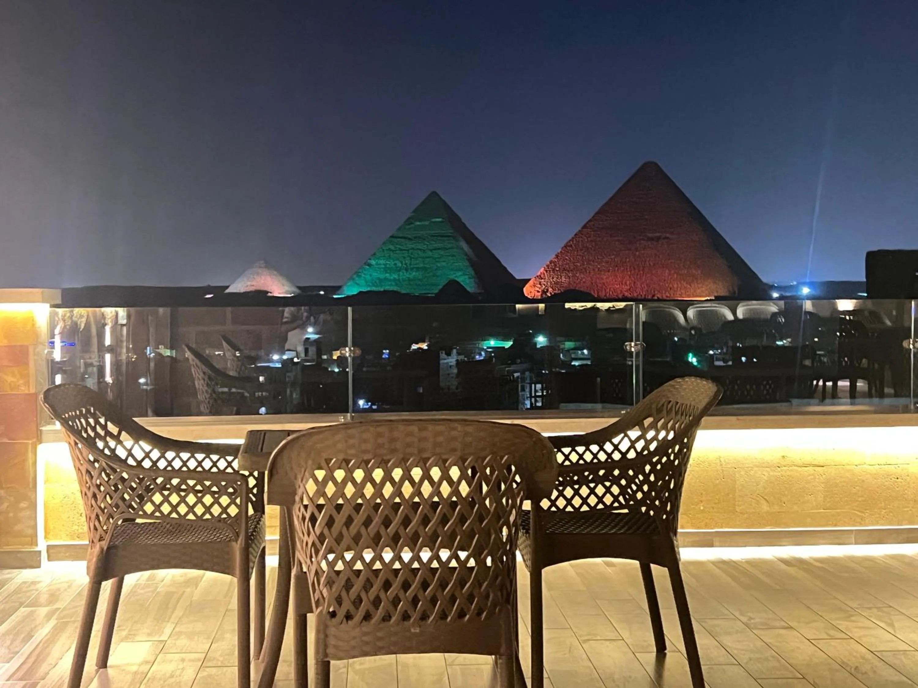 Night in Celia Pyramids View inn