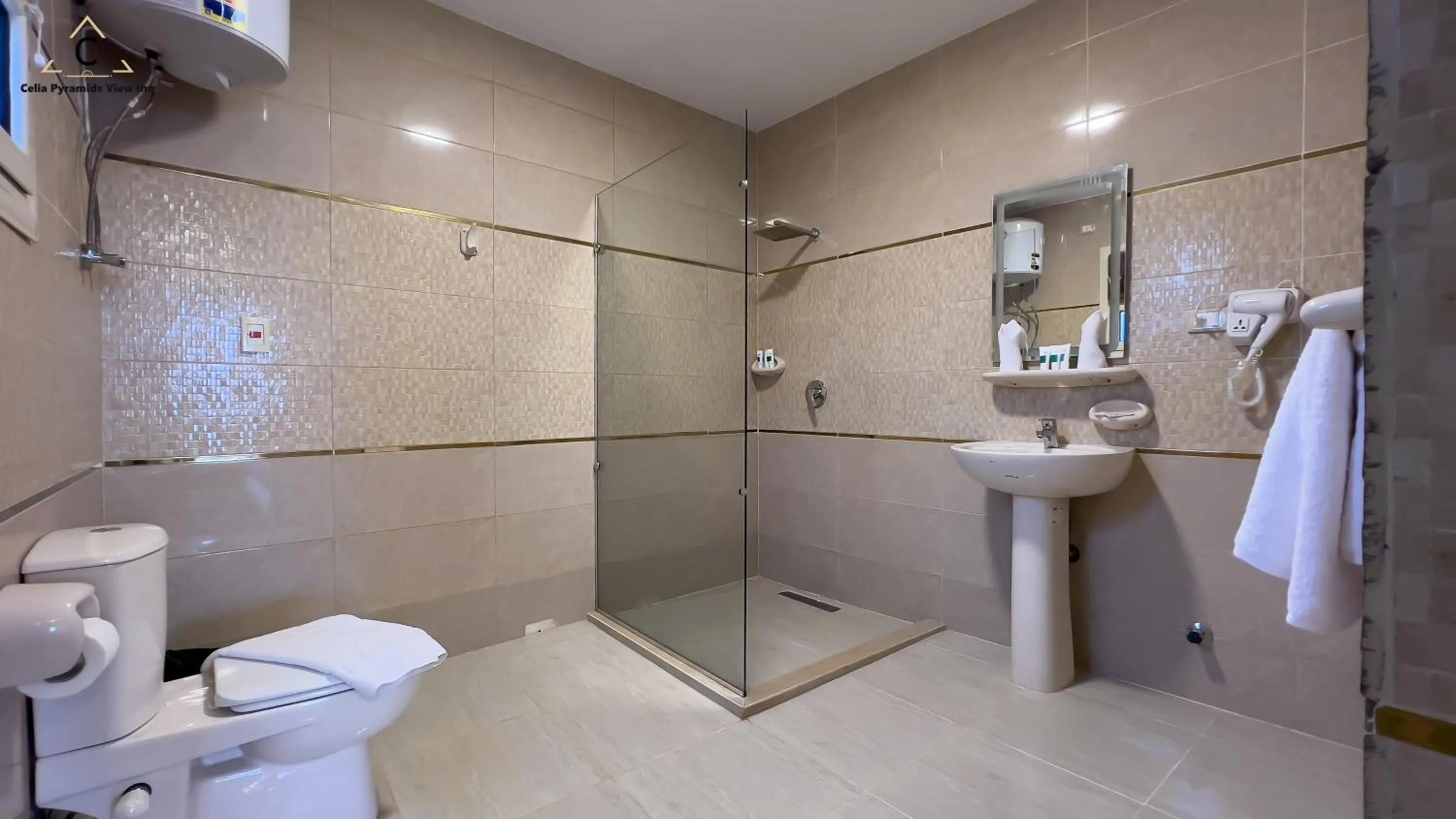 Shower in Celia Pyramids View inn