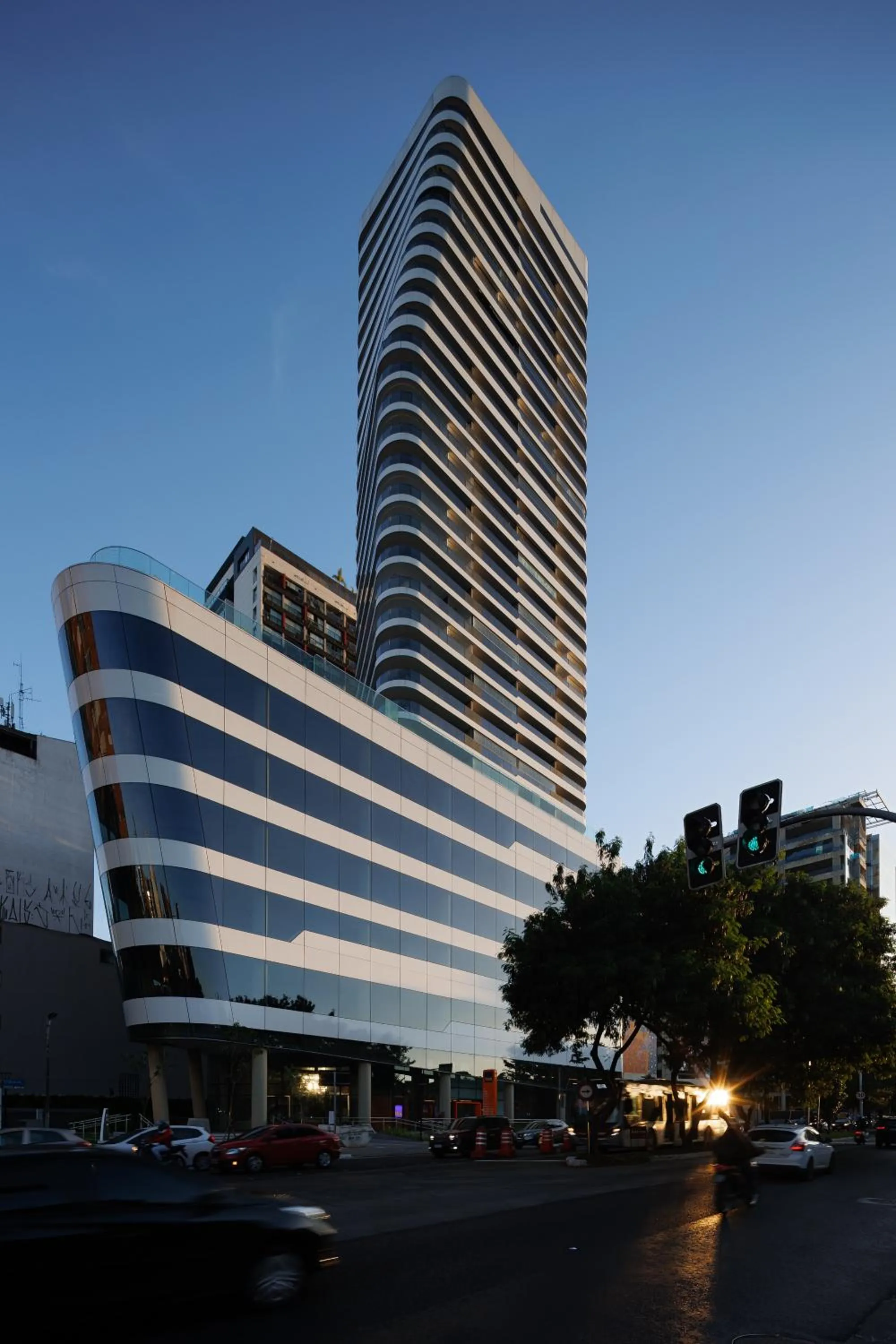 Property building in White 2880 - Pinheiros