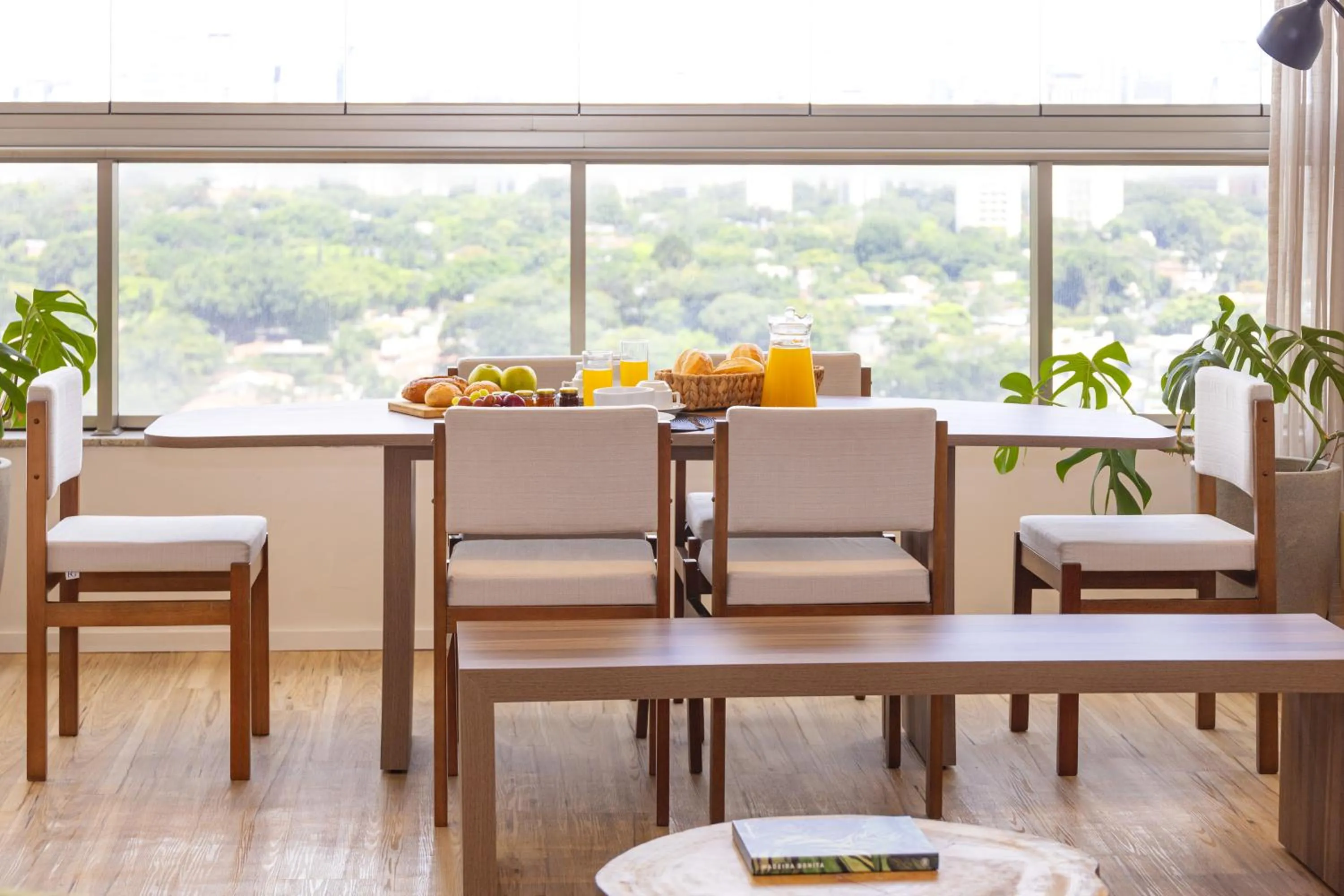 Dining area in White 2880 - Pinheiros