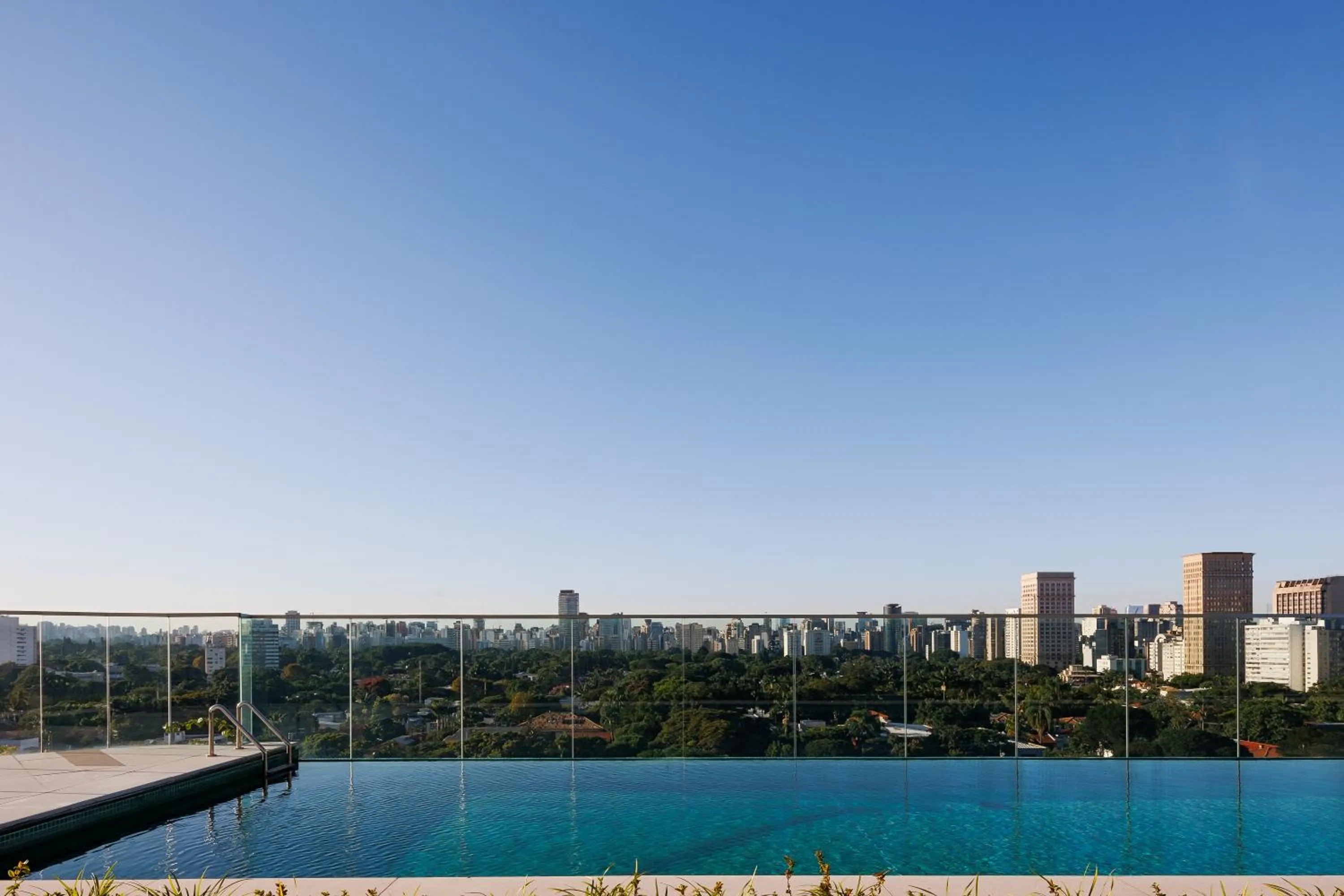 Swimming pool in White 2880 - Pinheiros