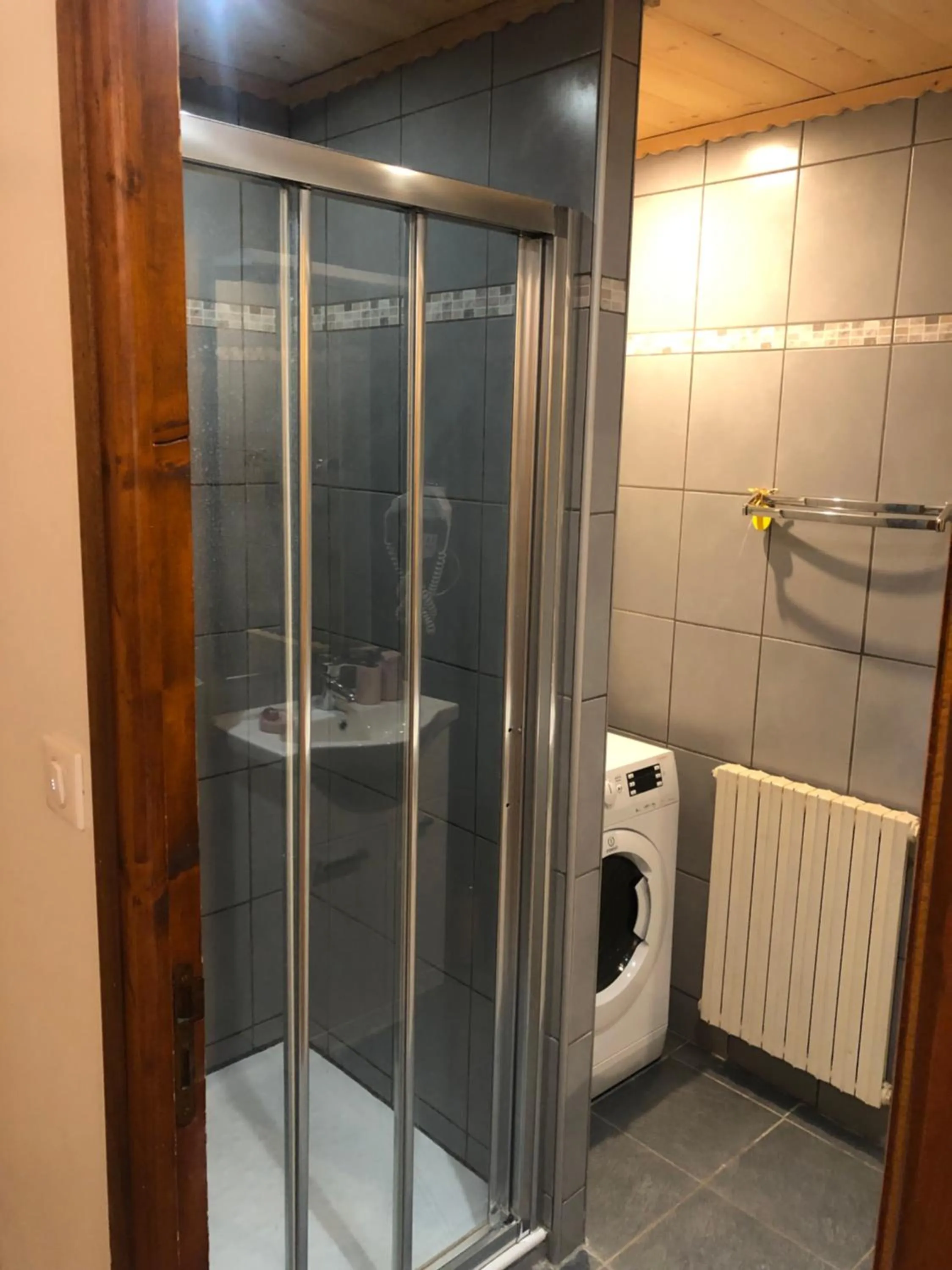 Shower in Hôtel la Kinkerne