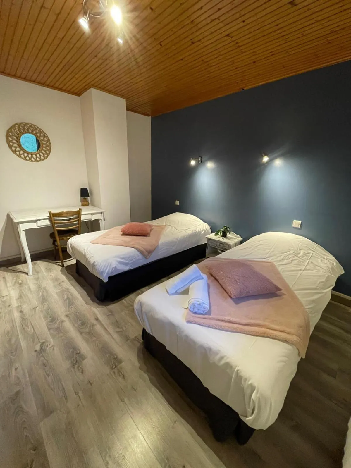 Bedroom, Bed in Hôtel la Kinkerne