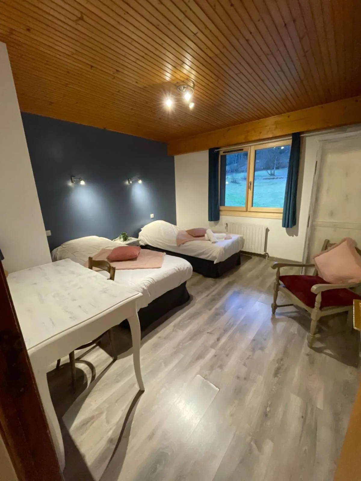 Bedroom, Bed in Hôtel la Kinkerne