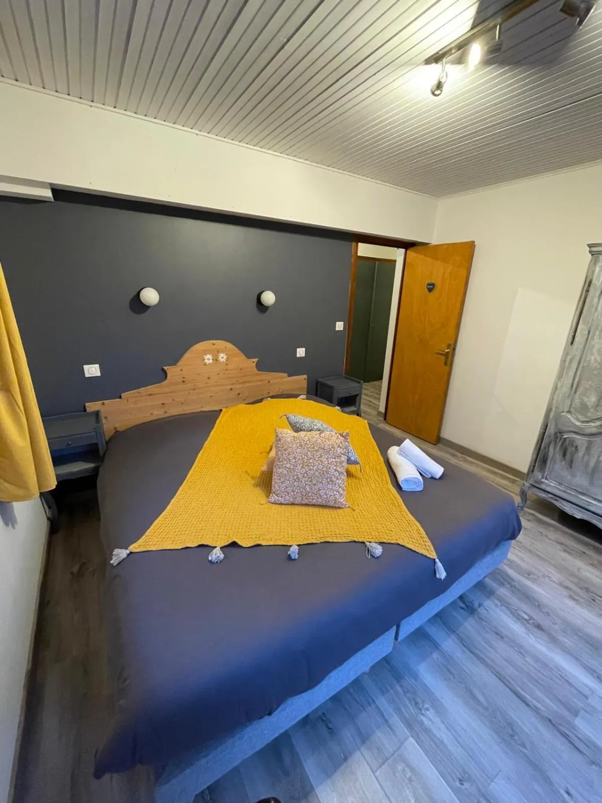 Bedroom, Bed in Hôtel la Kinkerne