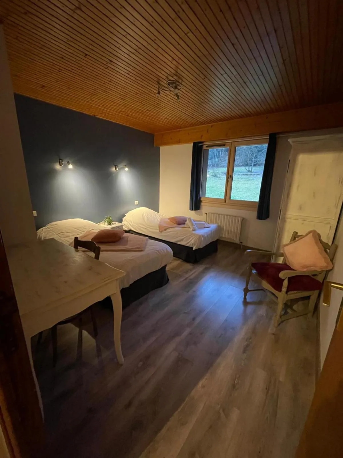 Photo of the whole room, Bed in Hôtel la Kinkerne