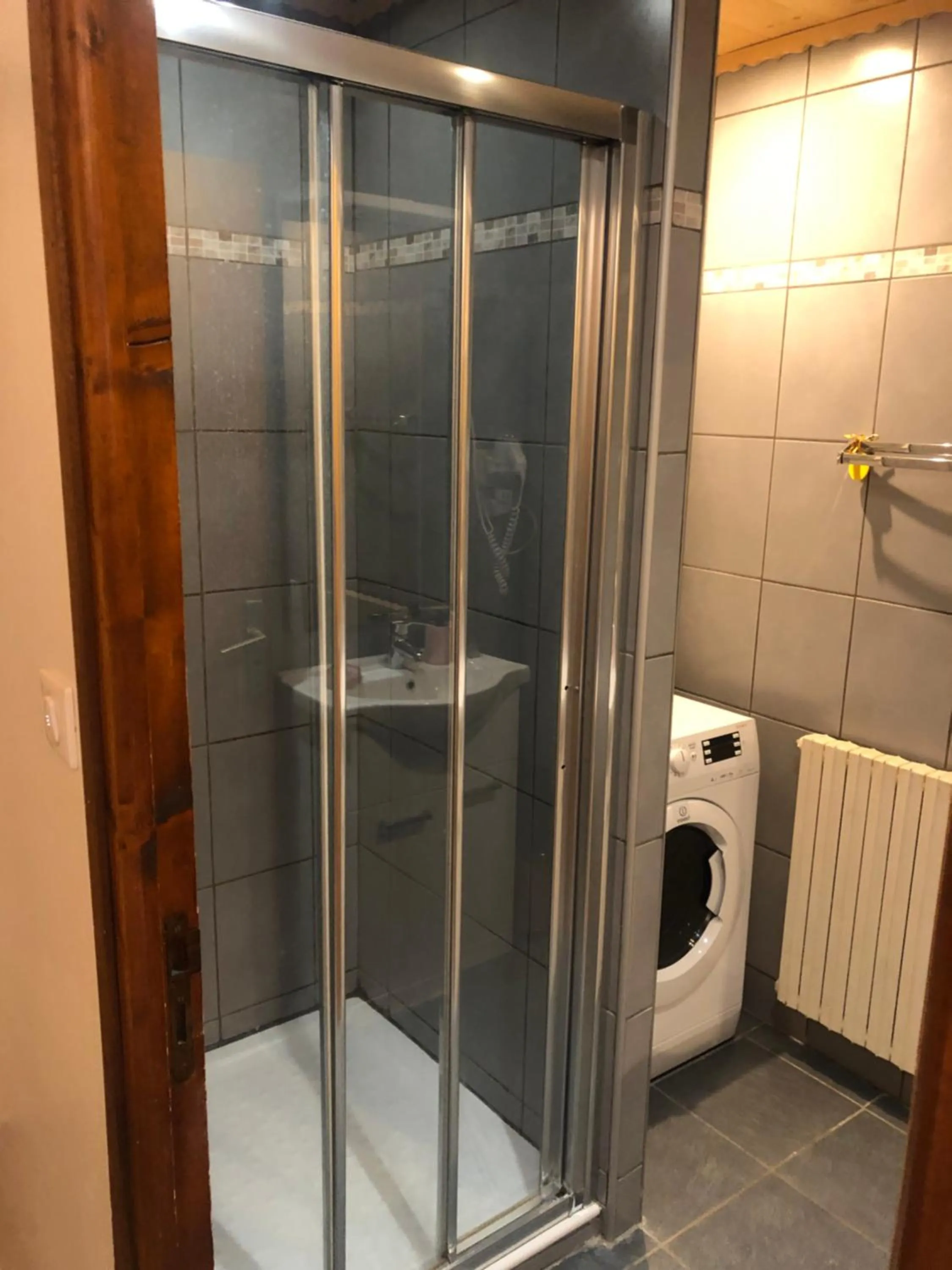 Shower in Hôtel la Kinkerne