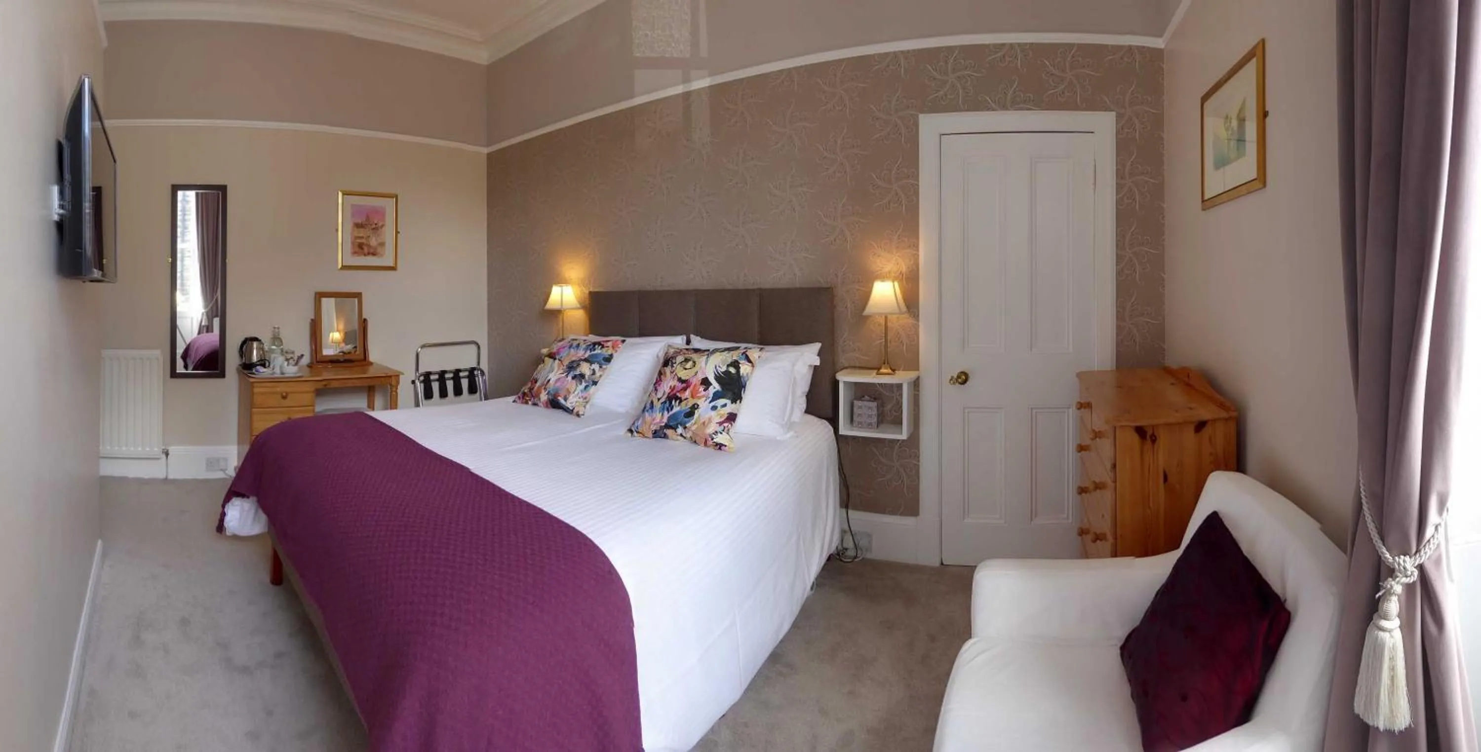 Bed in Crioch Guest House