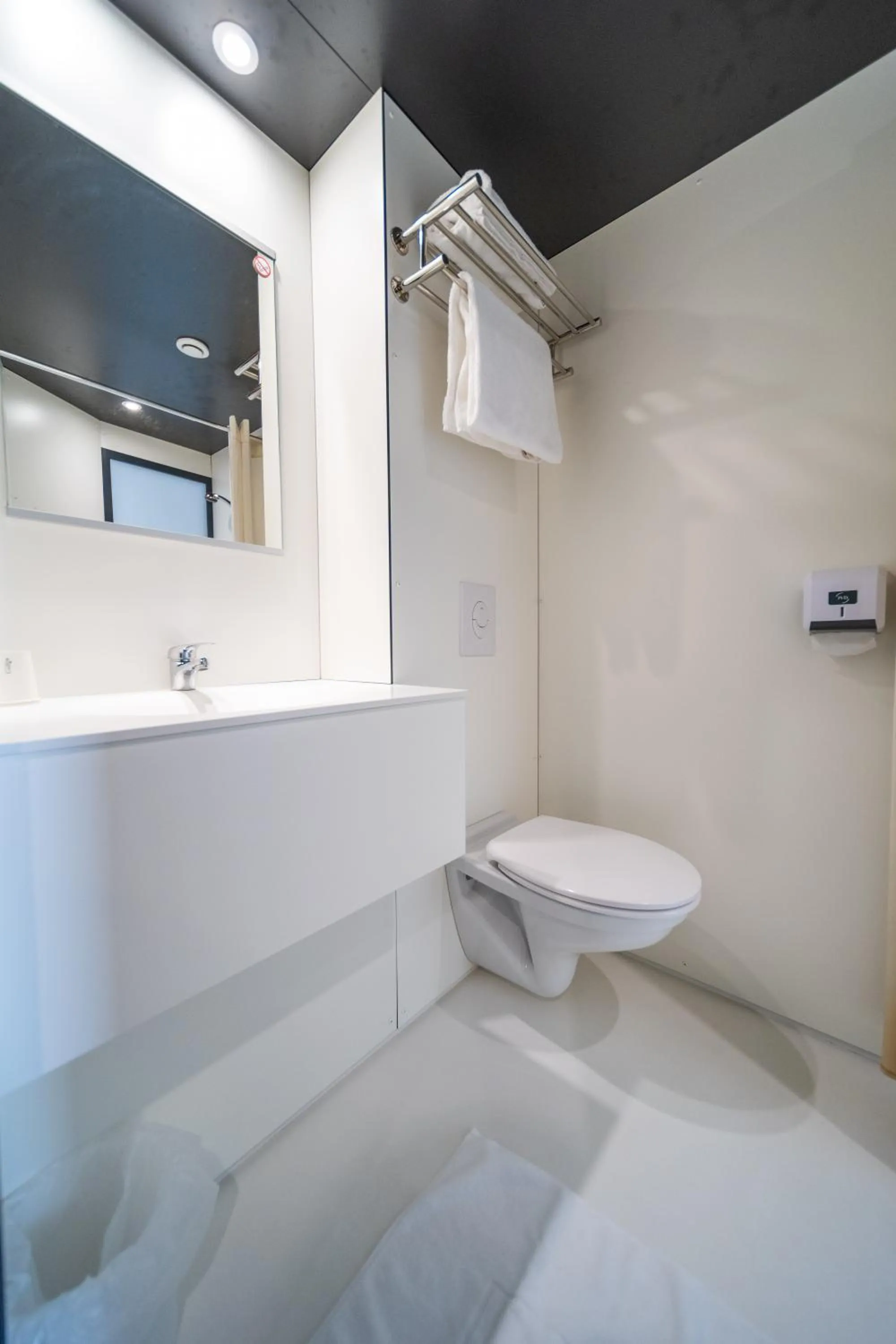 Bathroom in In Hotel Nancy Frouard