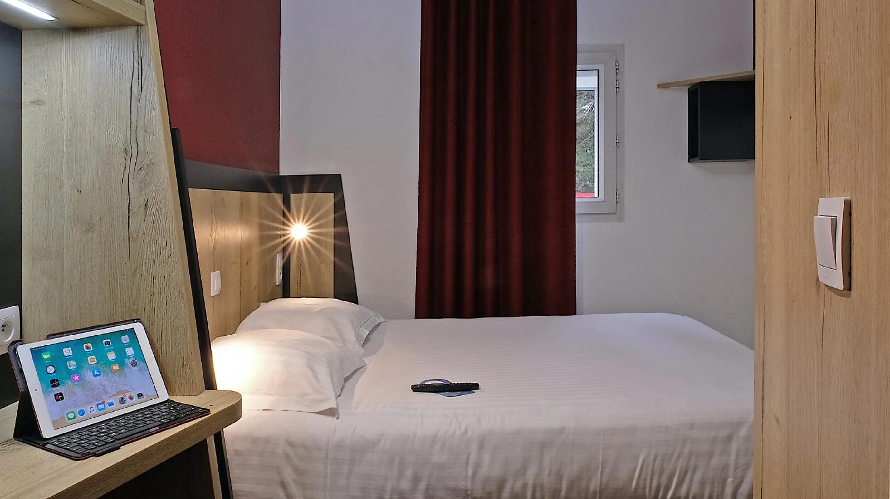 Photo of the whole room, Bed in In Hotel Nancy Frouard