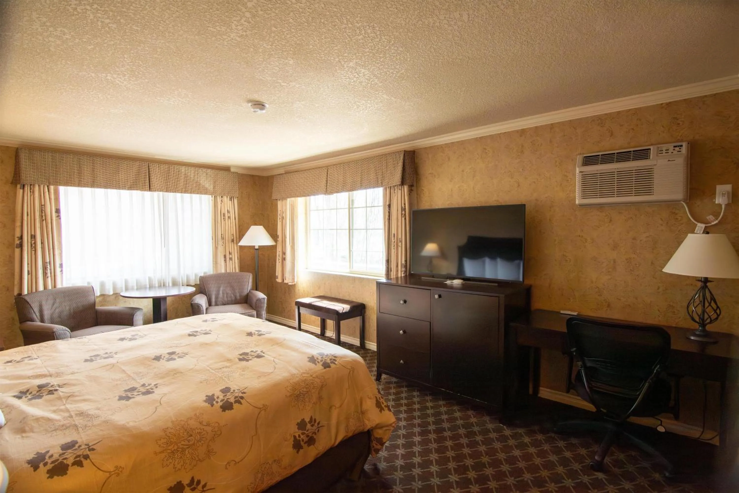 Bedroom, Bed in The Bard's Inn - BW Signature Collection by Best Western